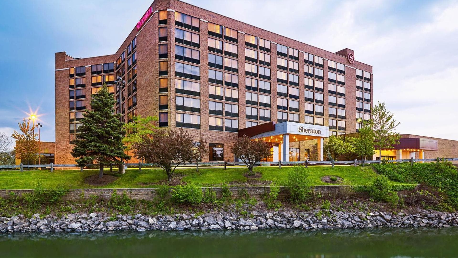 Sheraton Lisle Naperville Hotel