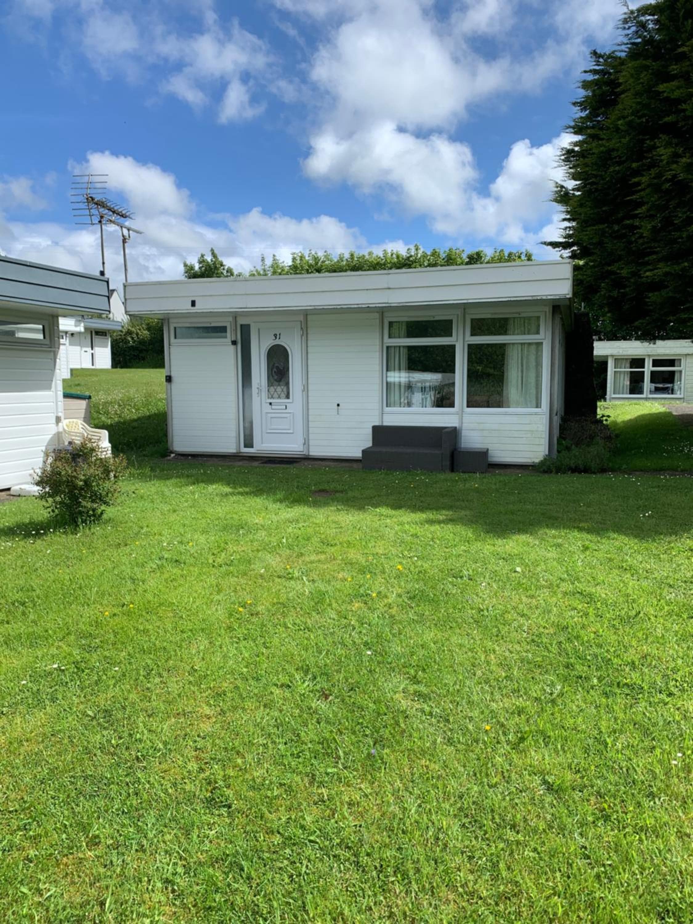 Woodland chalet close to beach