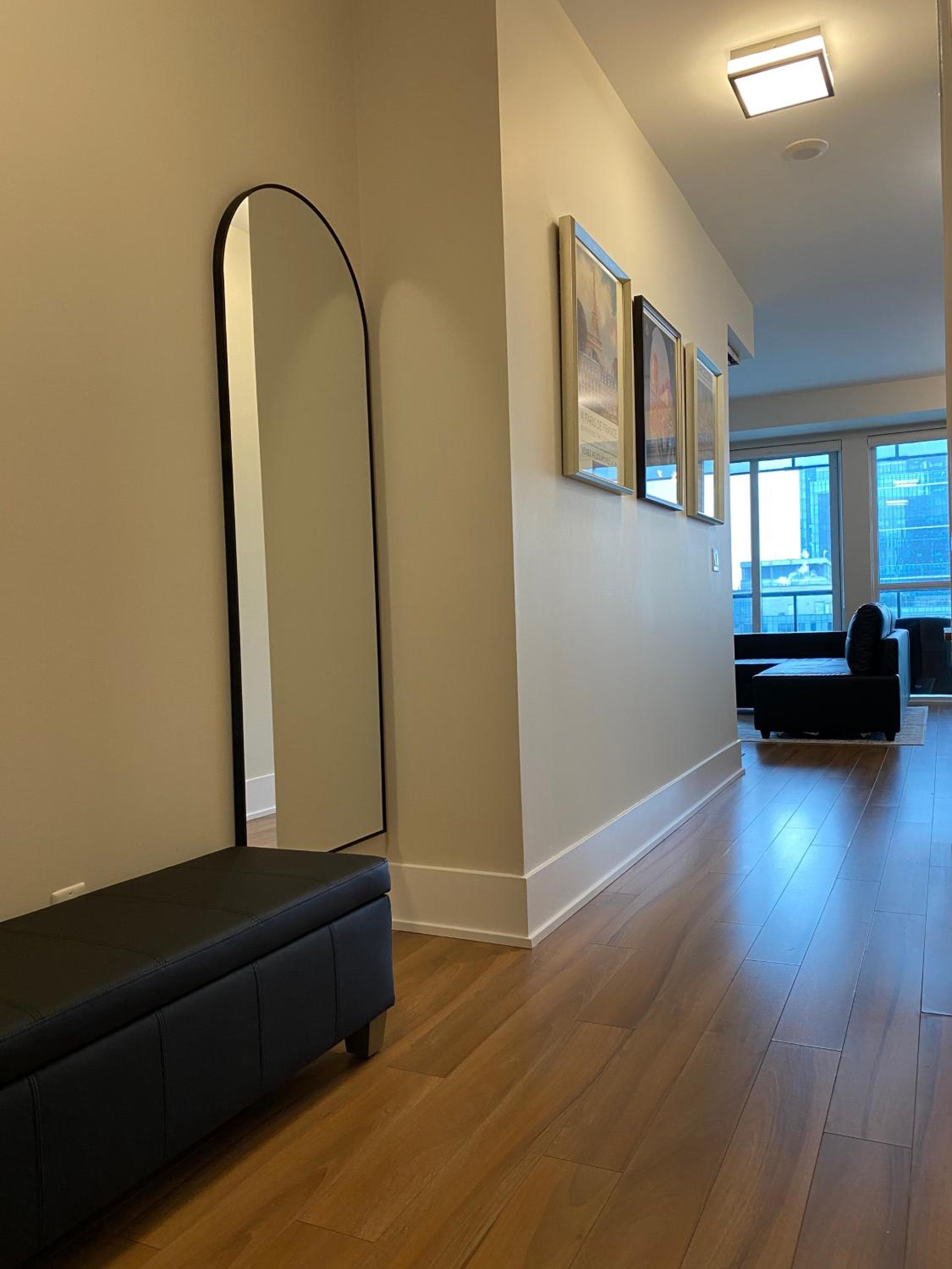 Walk to CN Tower & Rogers Centre - Free Parking & Rooftop Pool