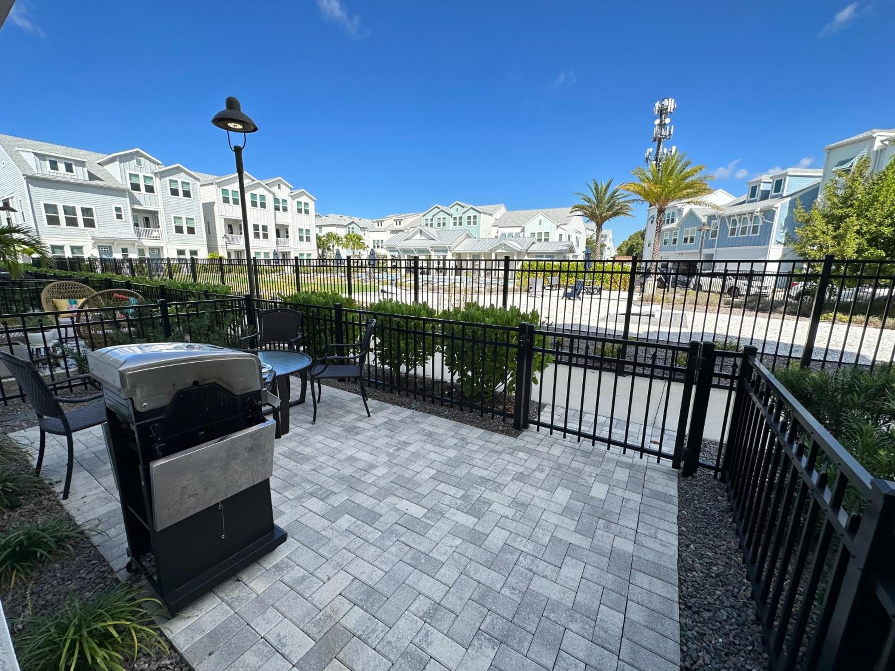 Luxurious Three-story Townhouse In Payne Park Village