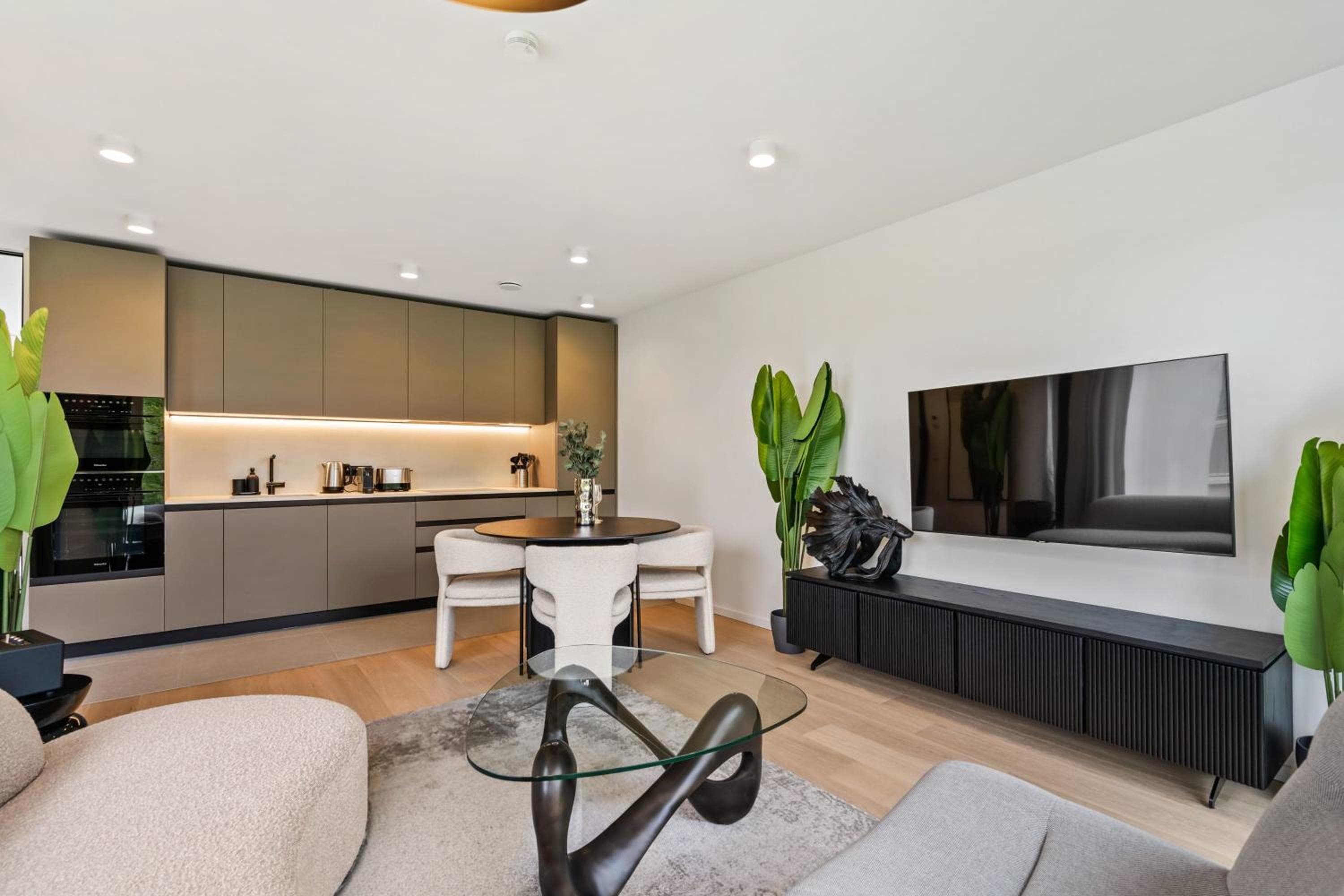 Stylish Downtown Escape with Comforts