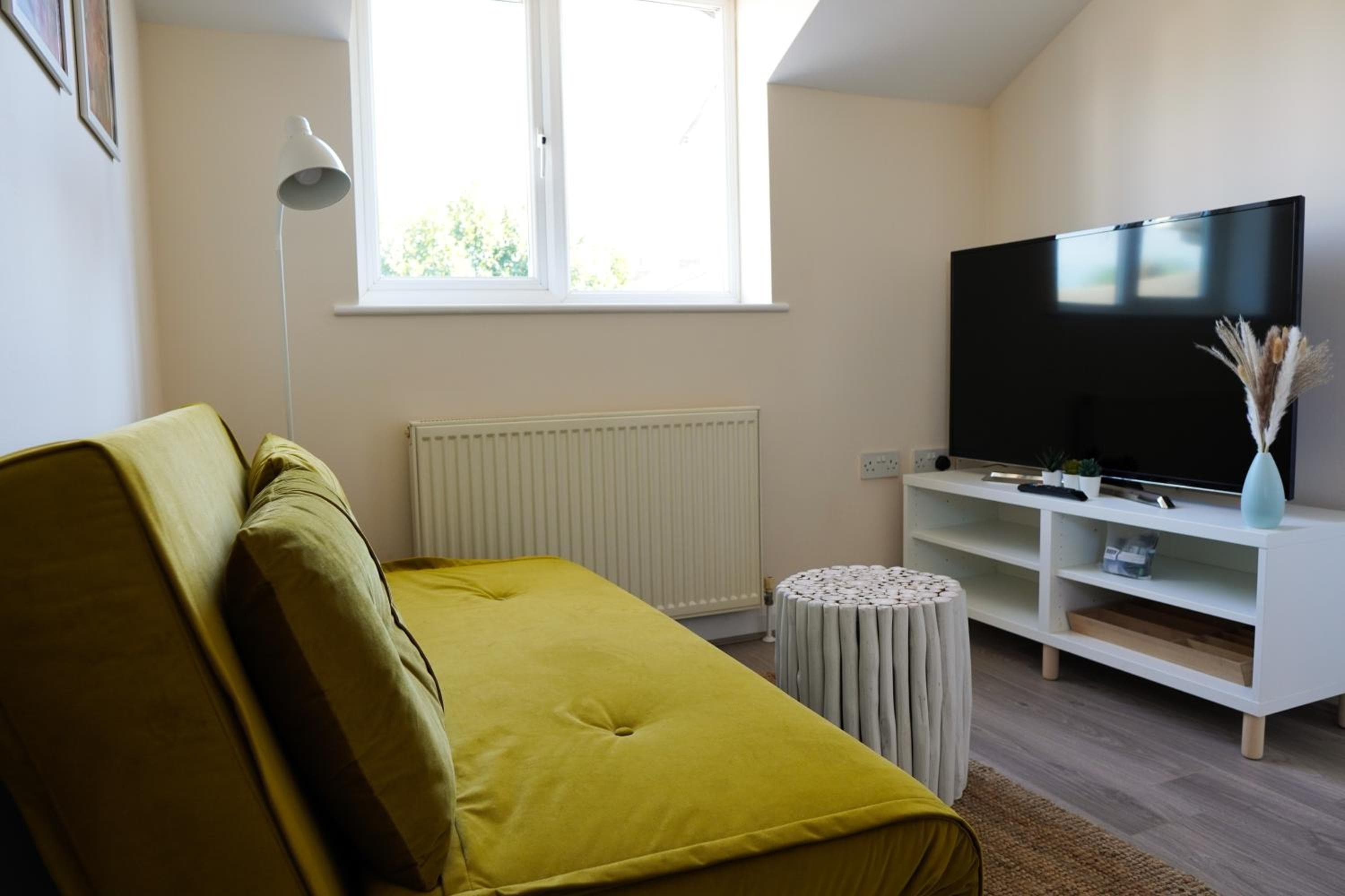 Cosy Apartment with Office & Parking in Cranfield