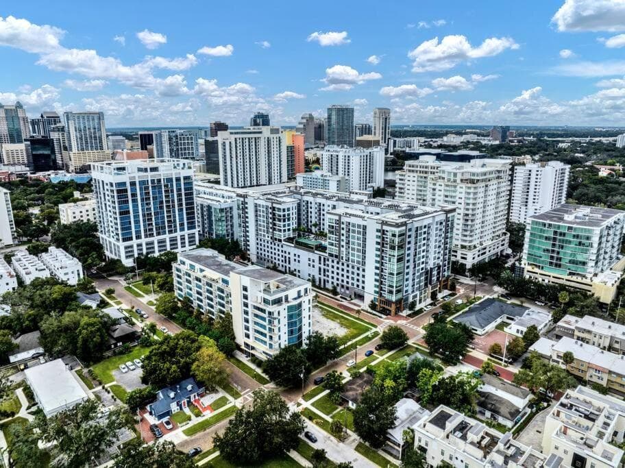 Downtown New Modern Spacious 3bdrm 2Bath 2000 sq ft