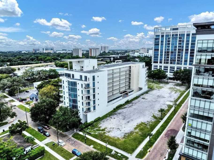 Downtown New Modern Spacious 3bdrm 2Bath 2000 sq ft
