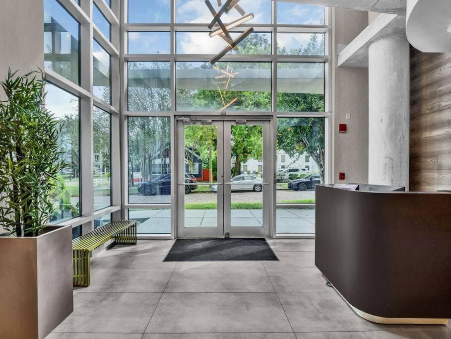 Downtown New Modern Spacious 3bdrm 2Bath 2000 sq ft