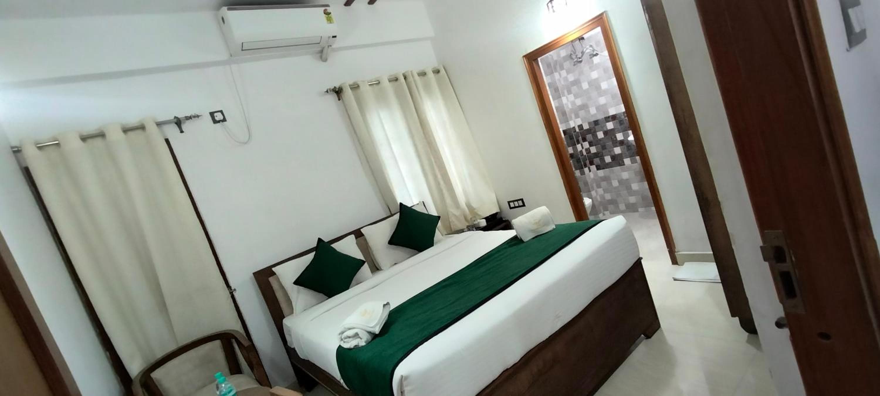 Hotel Aman Residency