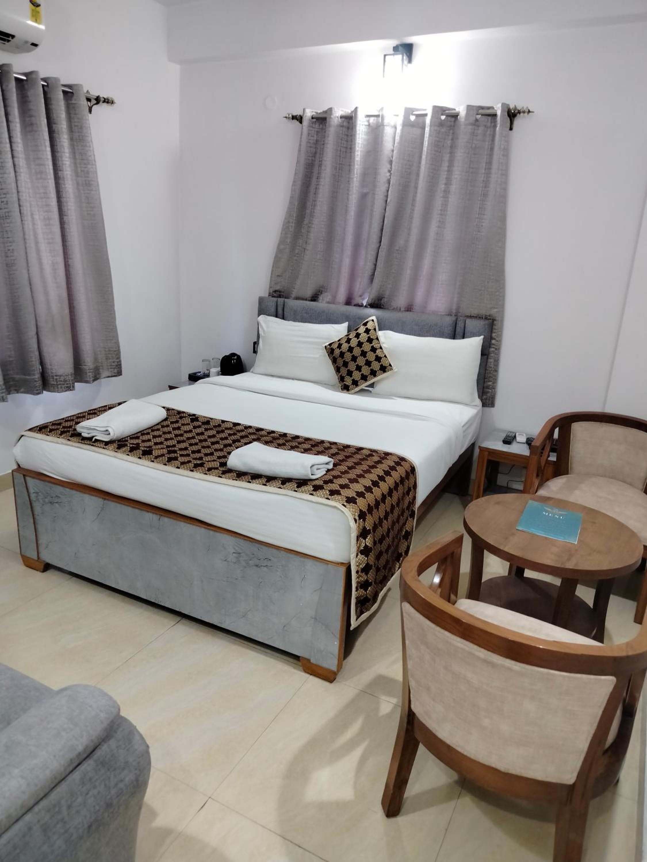 Hotel Aman Residency