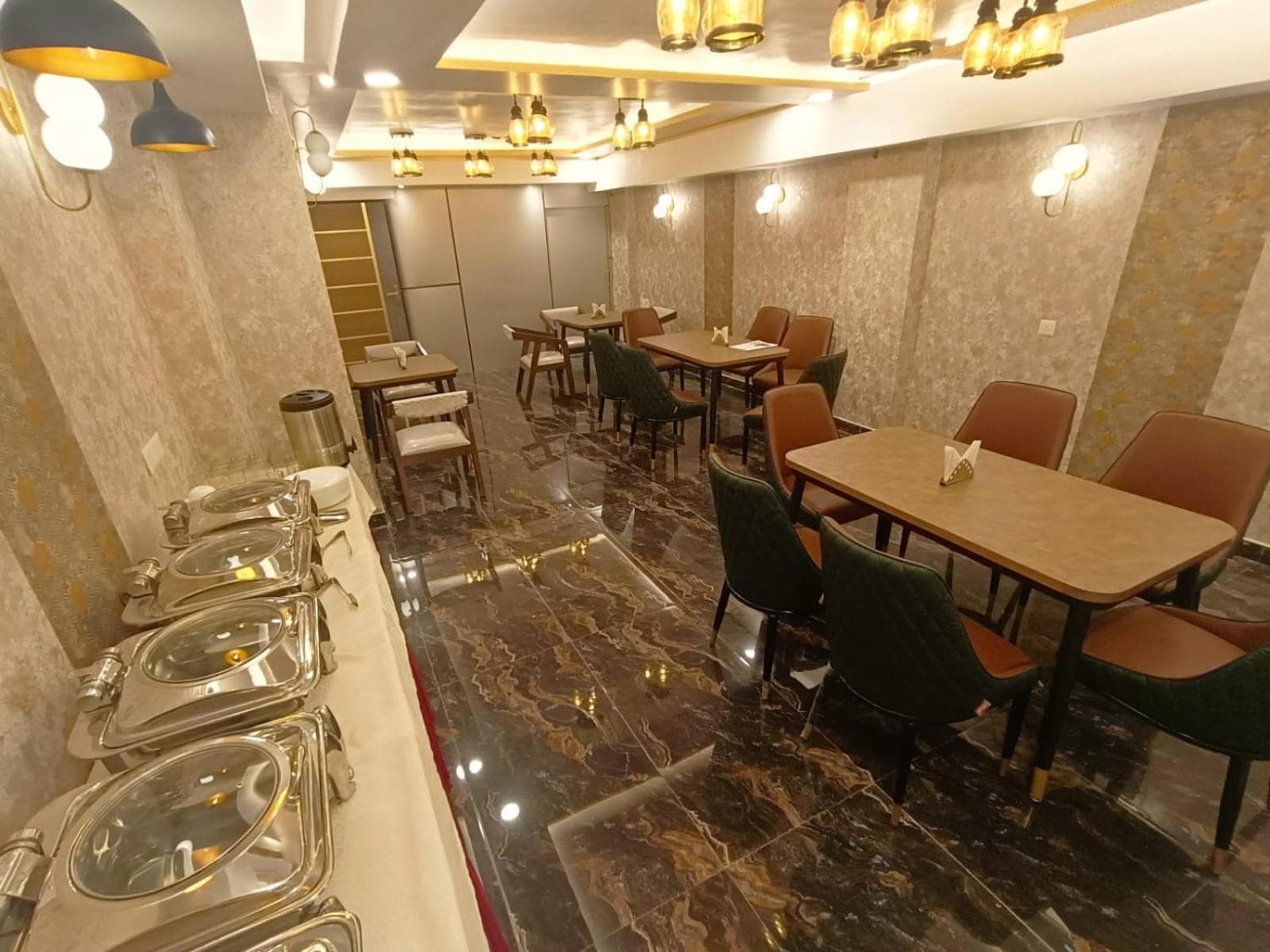 Hotel Aman Residency