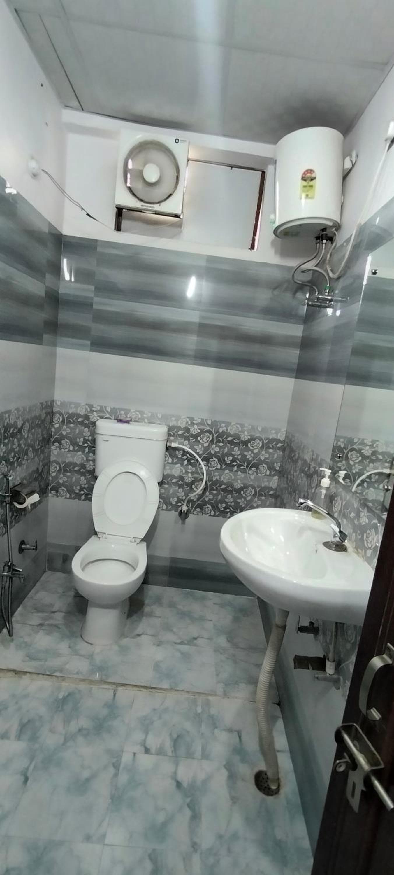 Hotel Aman Residency