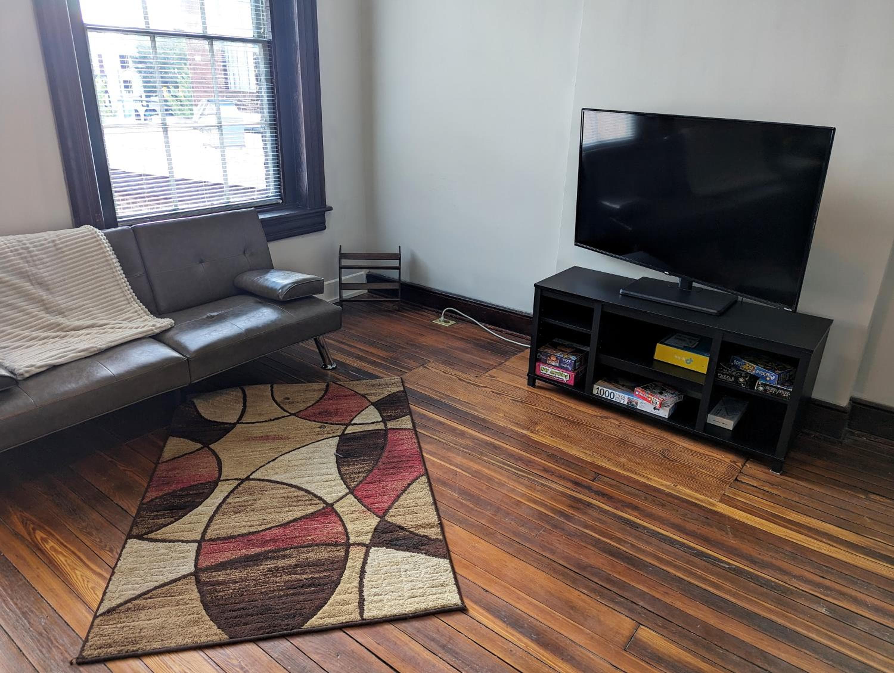 Modern Downtown Loft Walk to Convention Center
