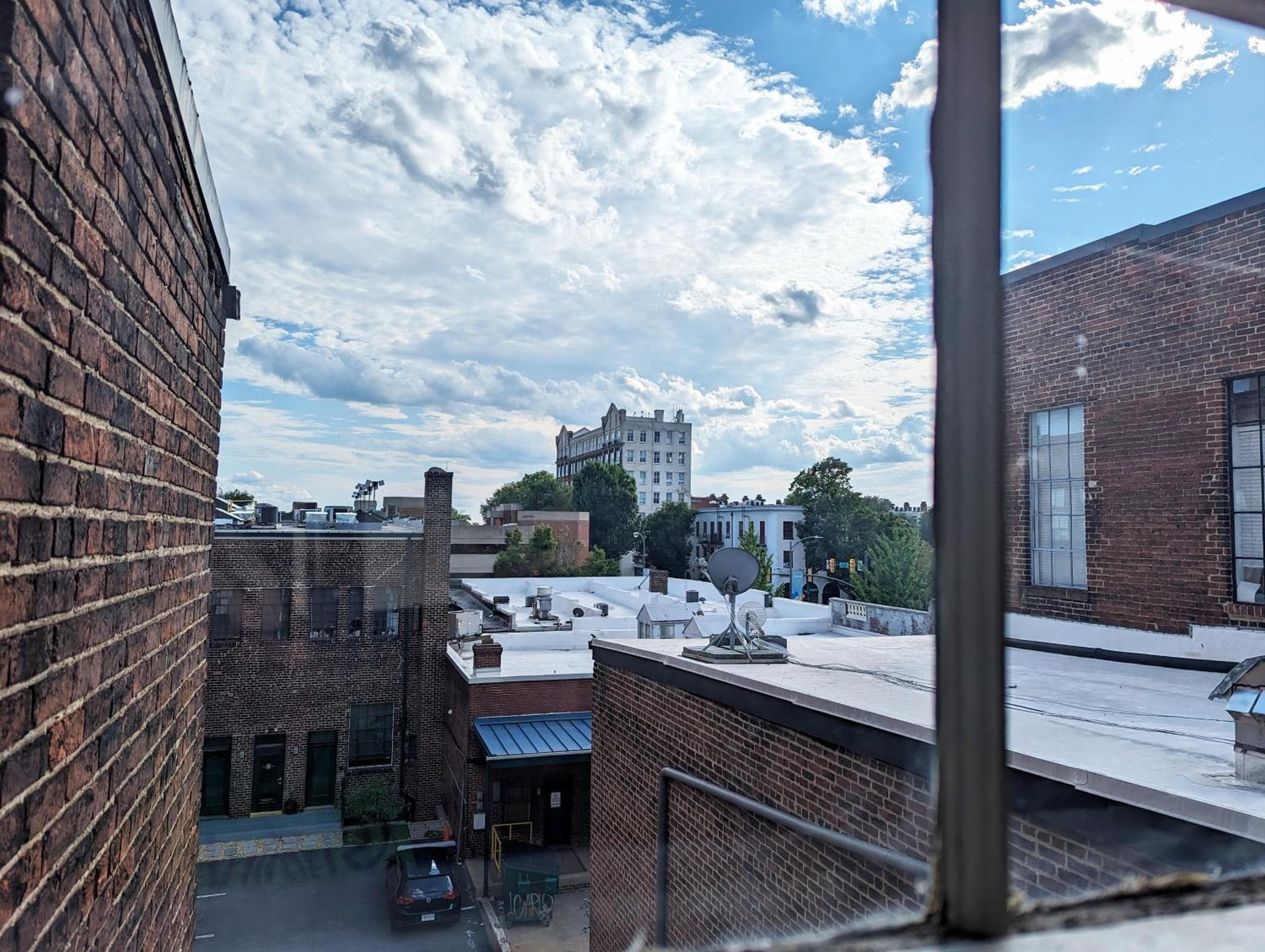 Modern Downtown Loft Walk to Convention Center