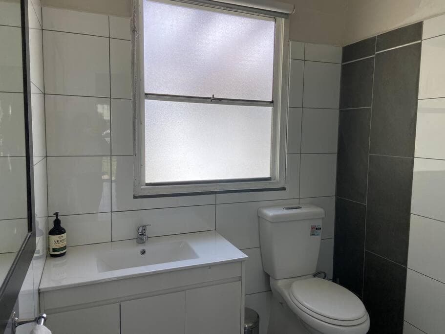 D122 Lovely London Home