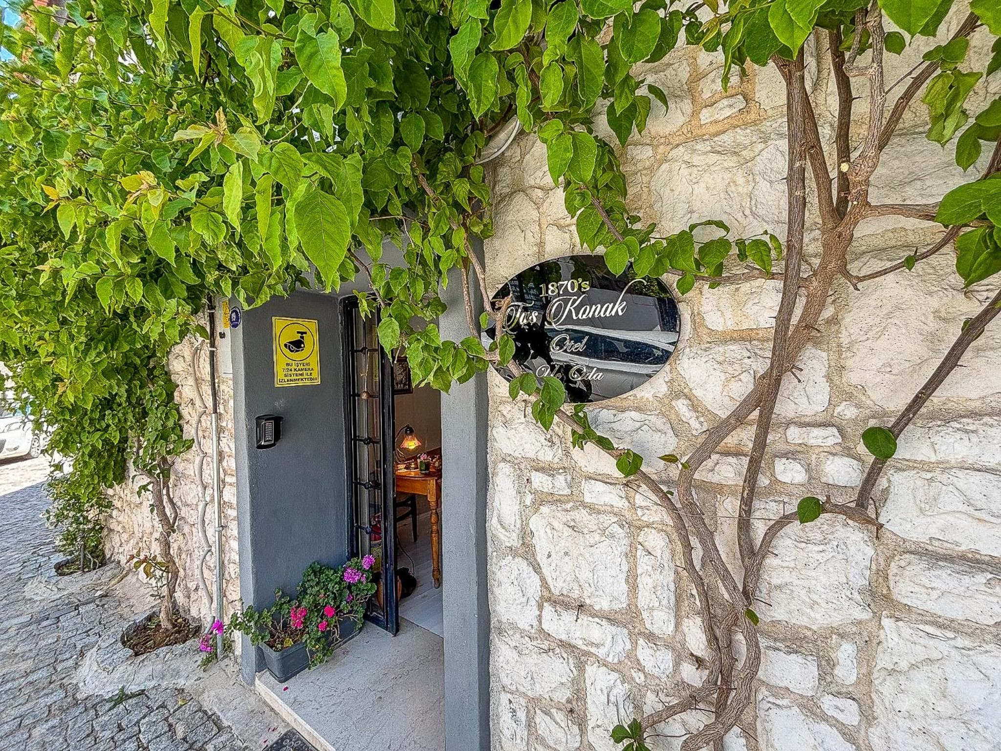 1870's Taş Konak Otel Üç Oda