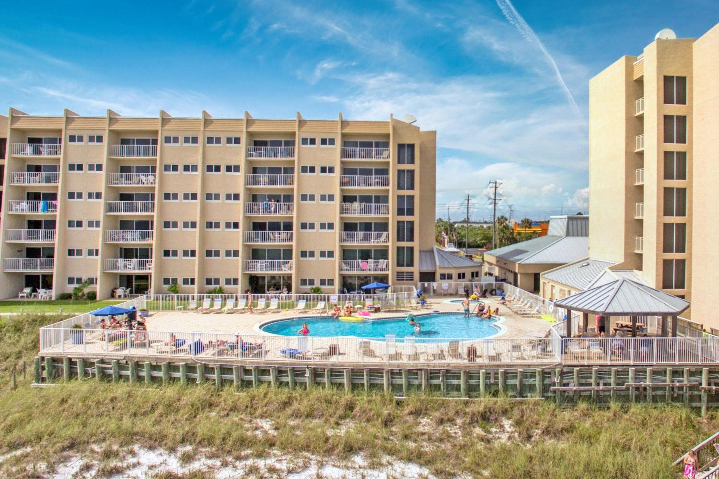 Beach House Condominiums B405 - Beachfront with Pool, Wi-Fi, & Beach Service