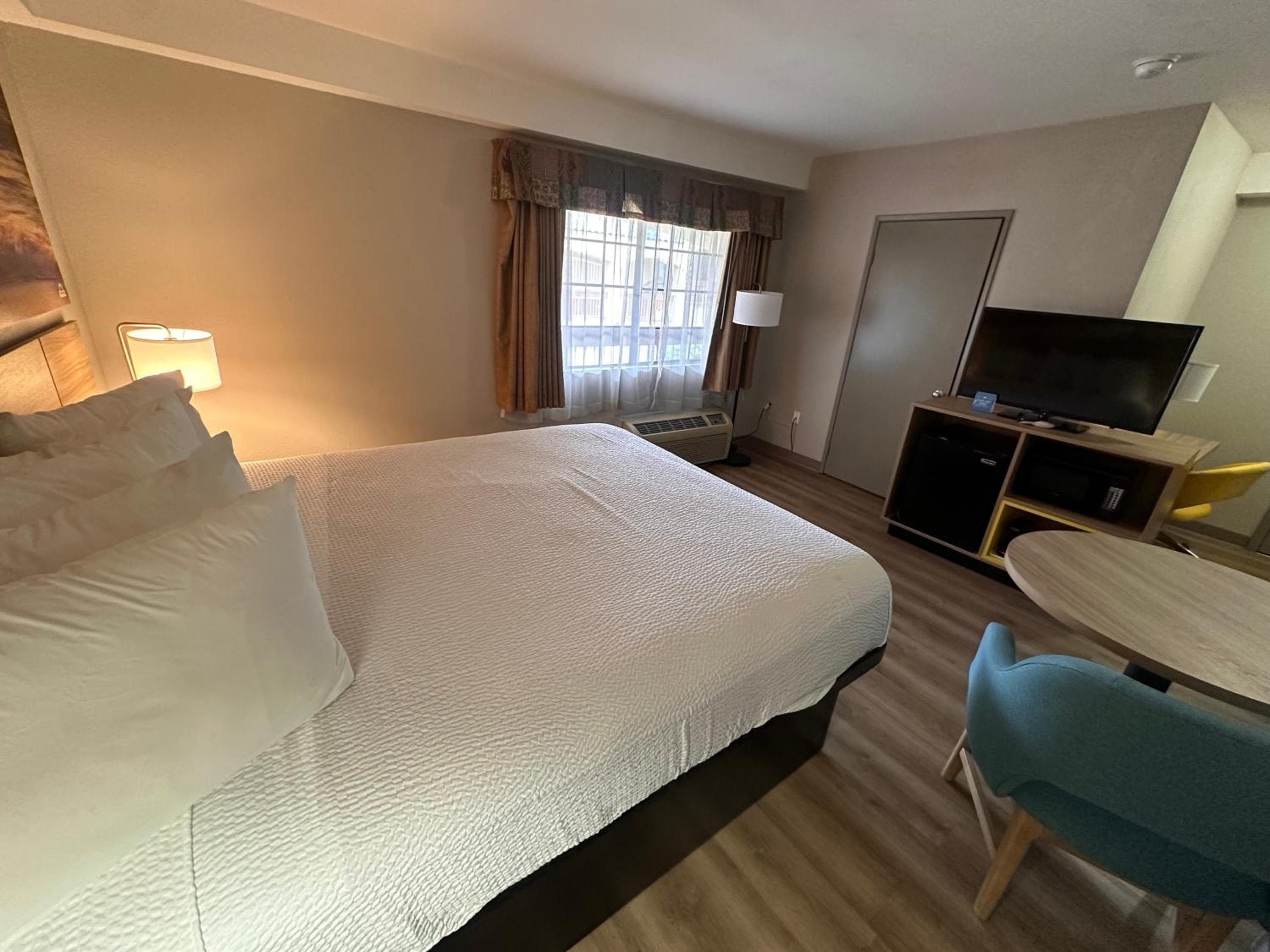 Days Inn & Suites by Wyndham Artesia