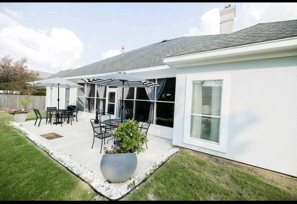 Southern Luxury Eastchase District 3br and 2bth