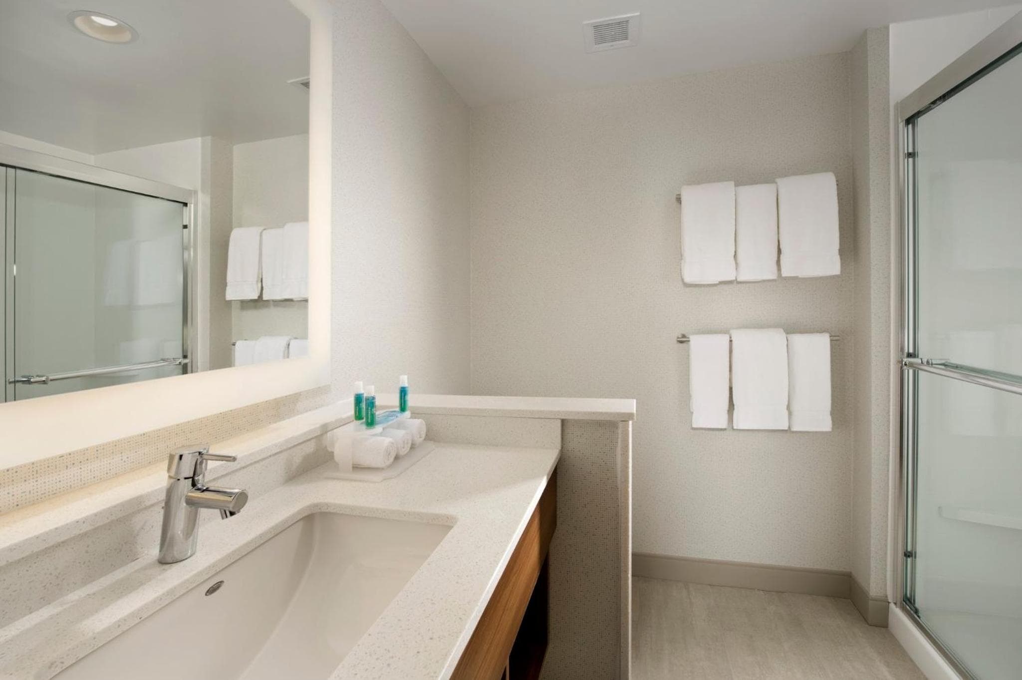 Holiday Inn Express & Suites by IHG Altoona by IHG
