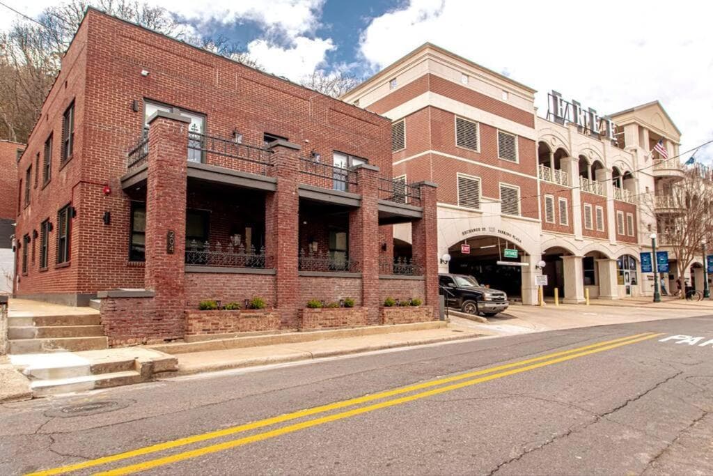Historic Downtown Studio, Walk to Bathhouses, Room # 100