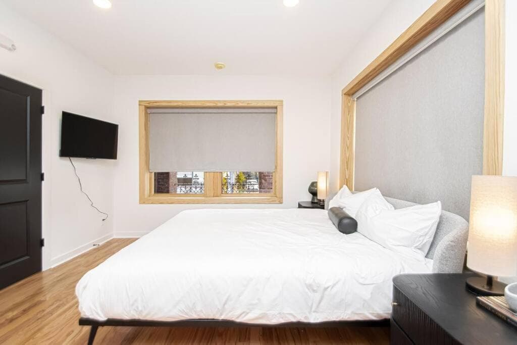 Steps to Bathhouses, Historic Studio, KING BED, Room # 101