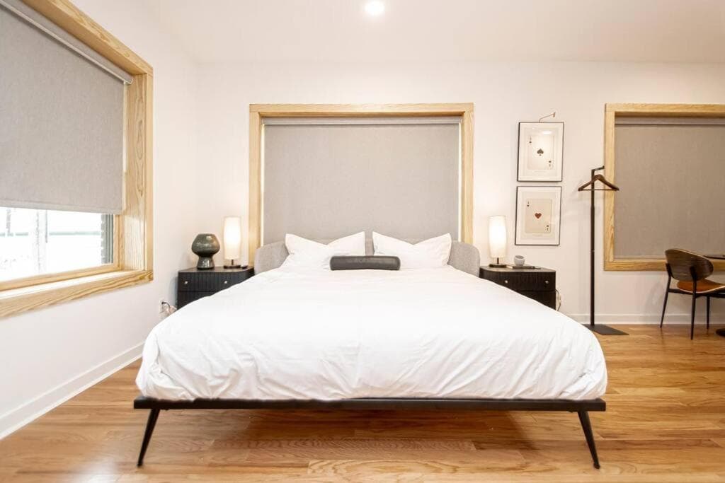 Steps to Bathhouses, Historic Studio, KING BED, Room # 101