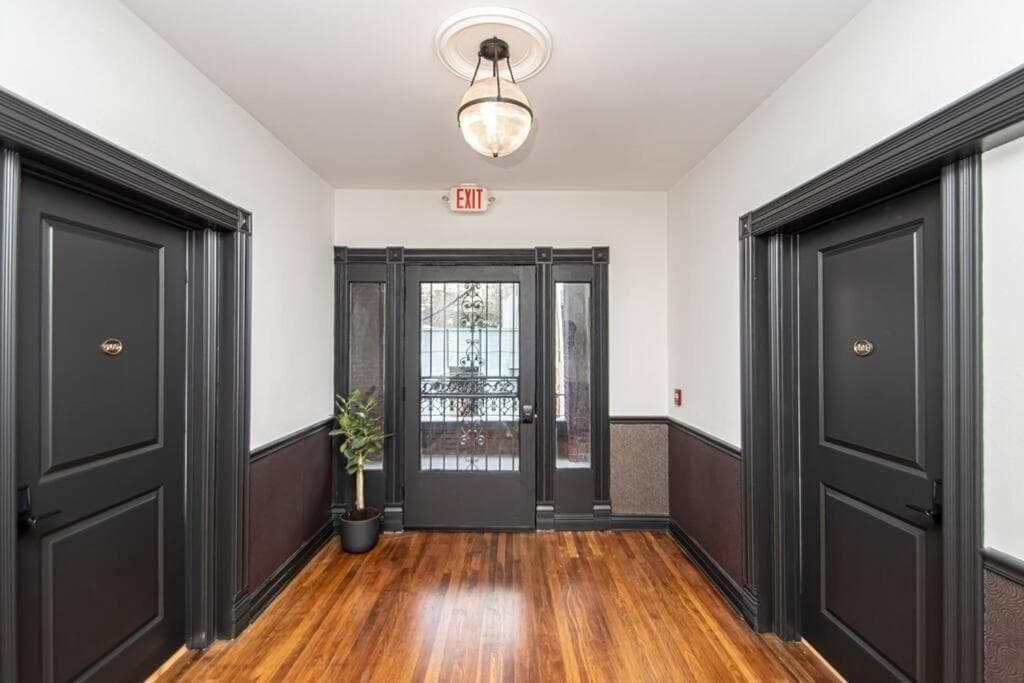 Heart of Downtown, Steps to Bathhouses & Restaurants, Room # 102