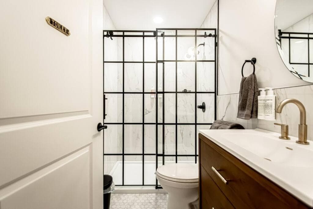 Historic DTWN Studio, Walk to Bathhouses, Shops, Room # 103