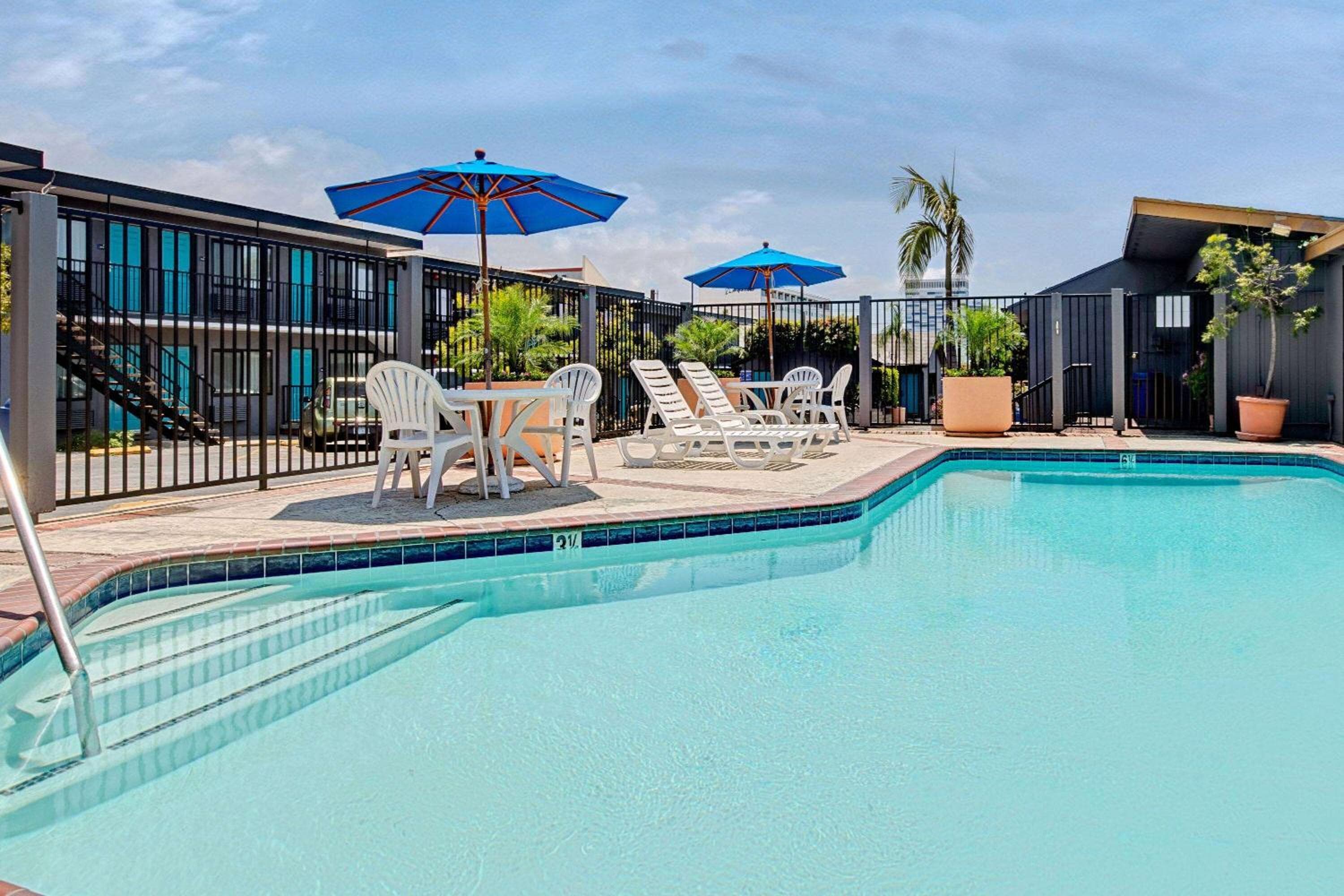 Travelodge by Wyndham LAX