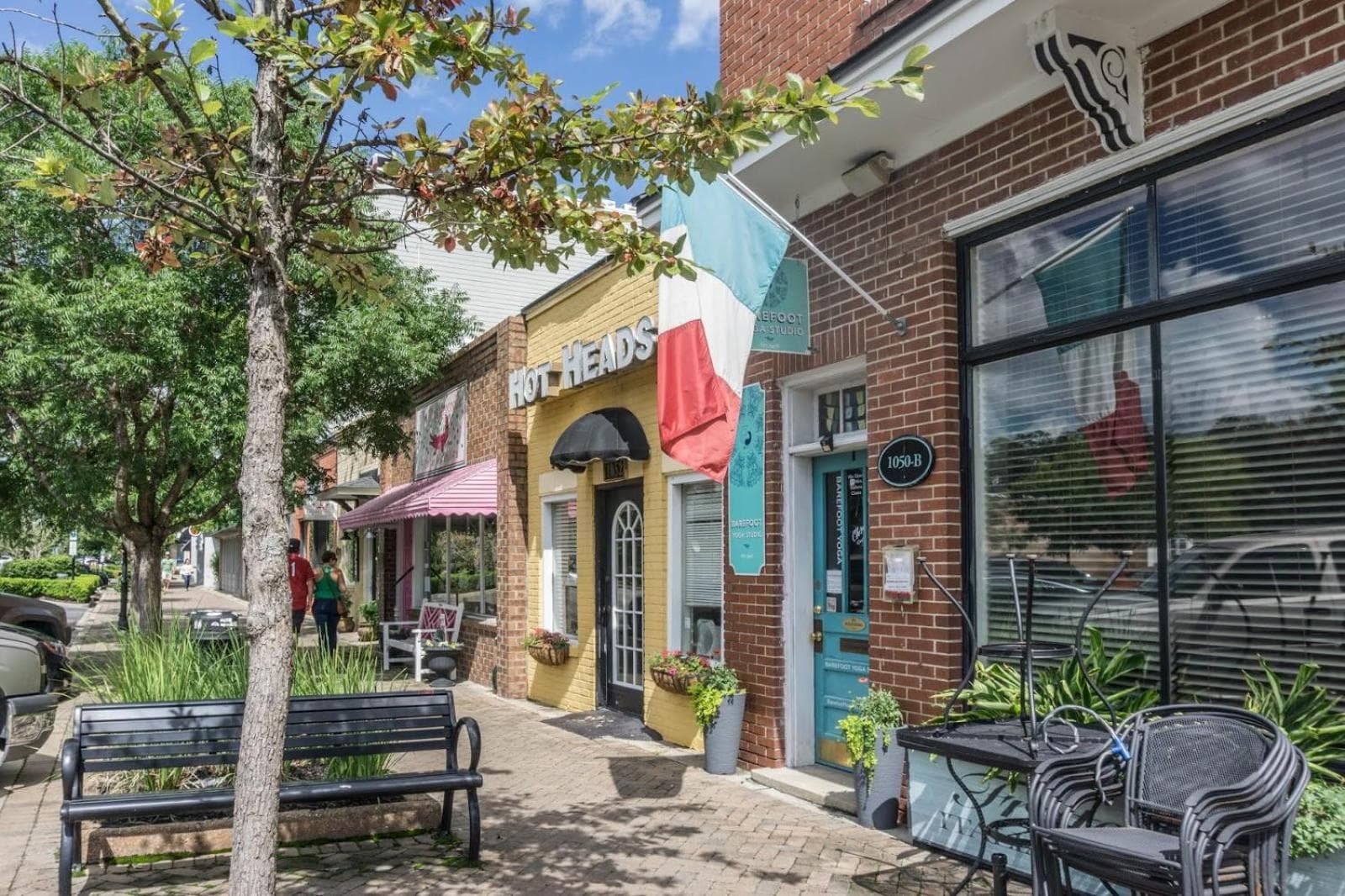 Central Location, Pet Friendly Fenced Backyard!