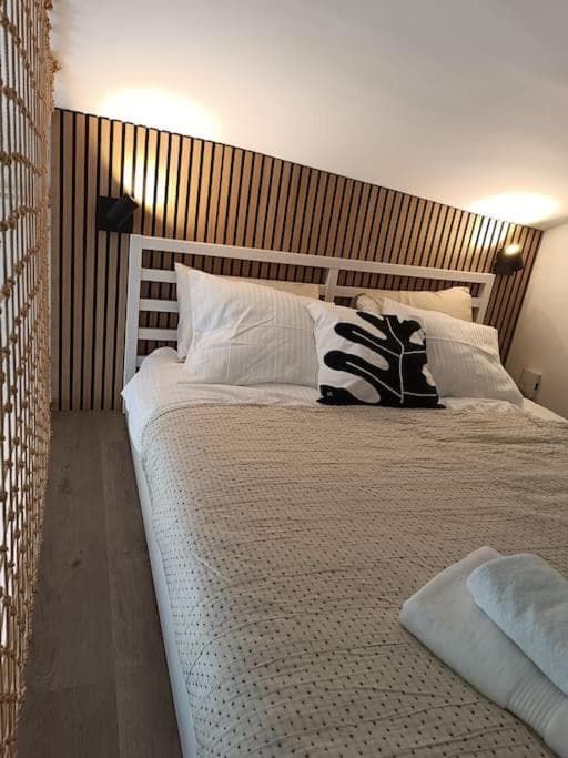 One-bedroom city apartment