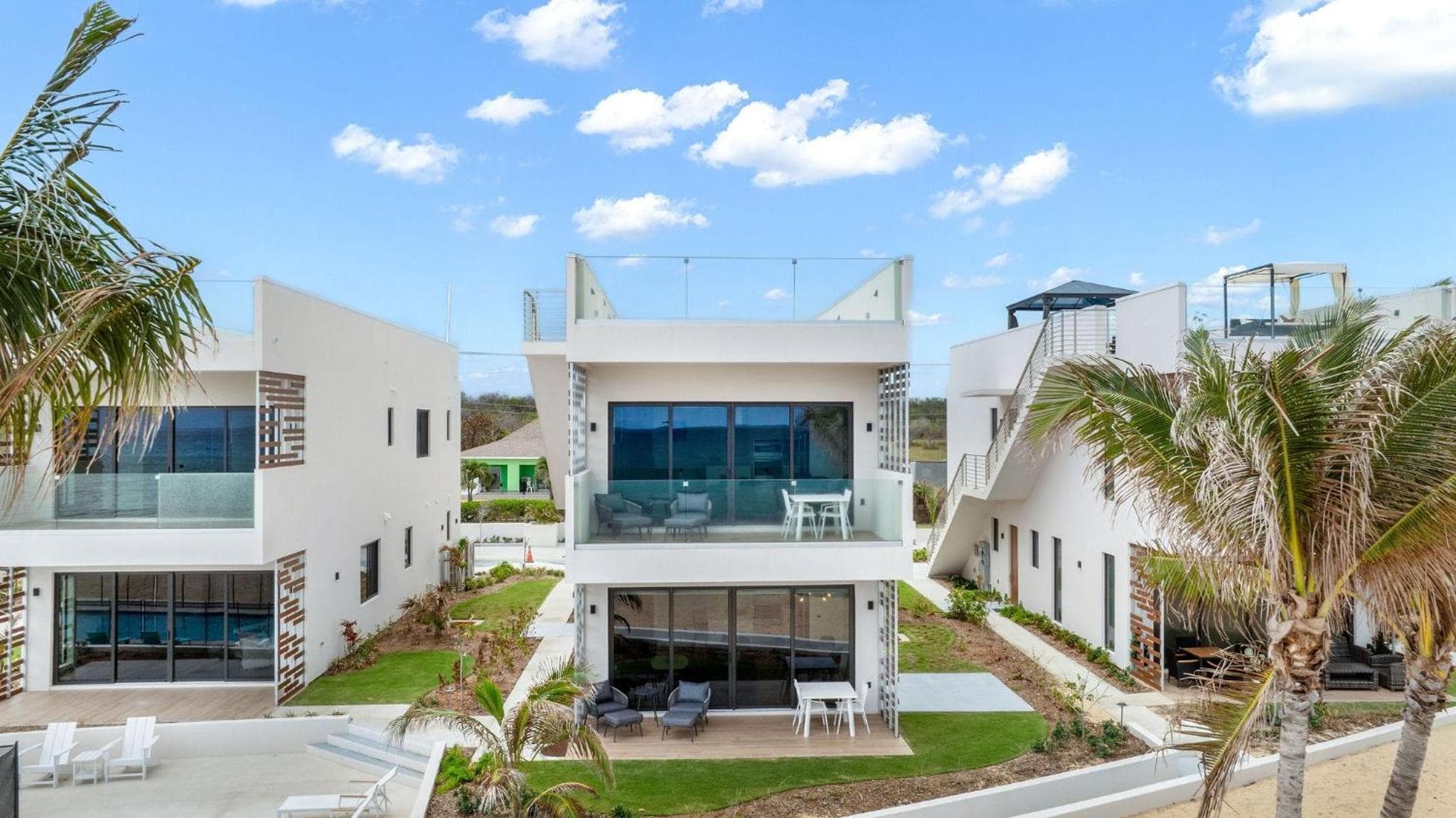 Silver Reef #3 - 2 BR LUXE Oceanfront & Pool