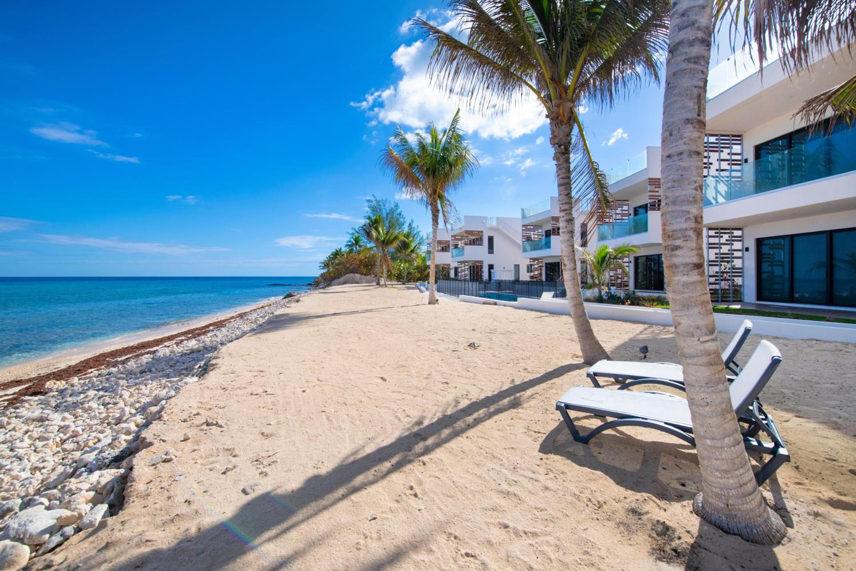 Silver Reef #3 - 2 BR LUXE Oceanfront & Pool