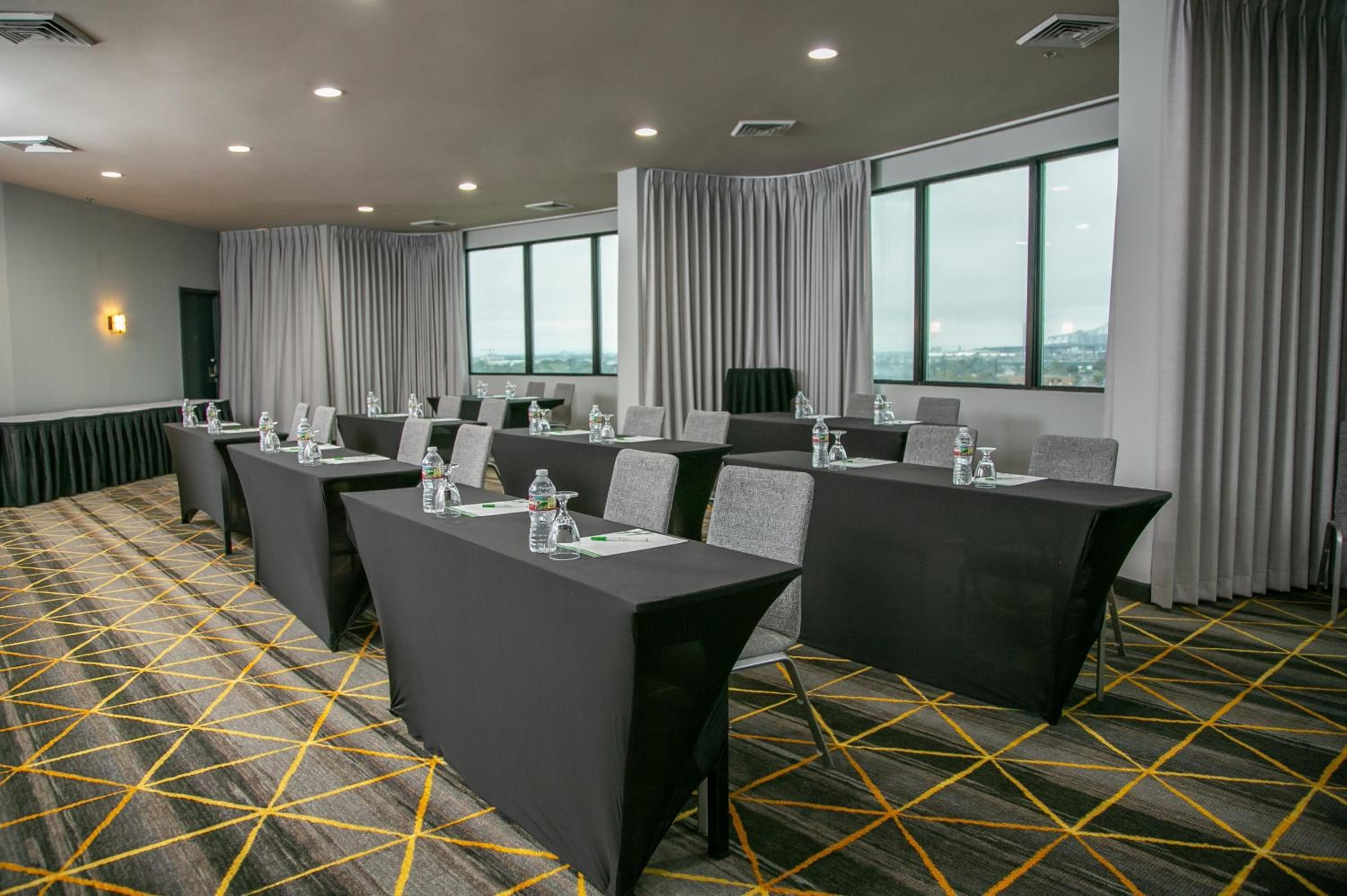 Holiday Inn New Orleans West Bank Tower by IHG