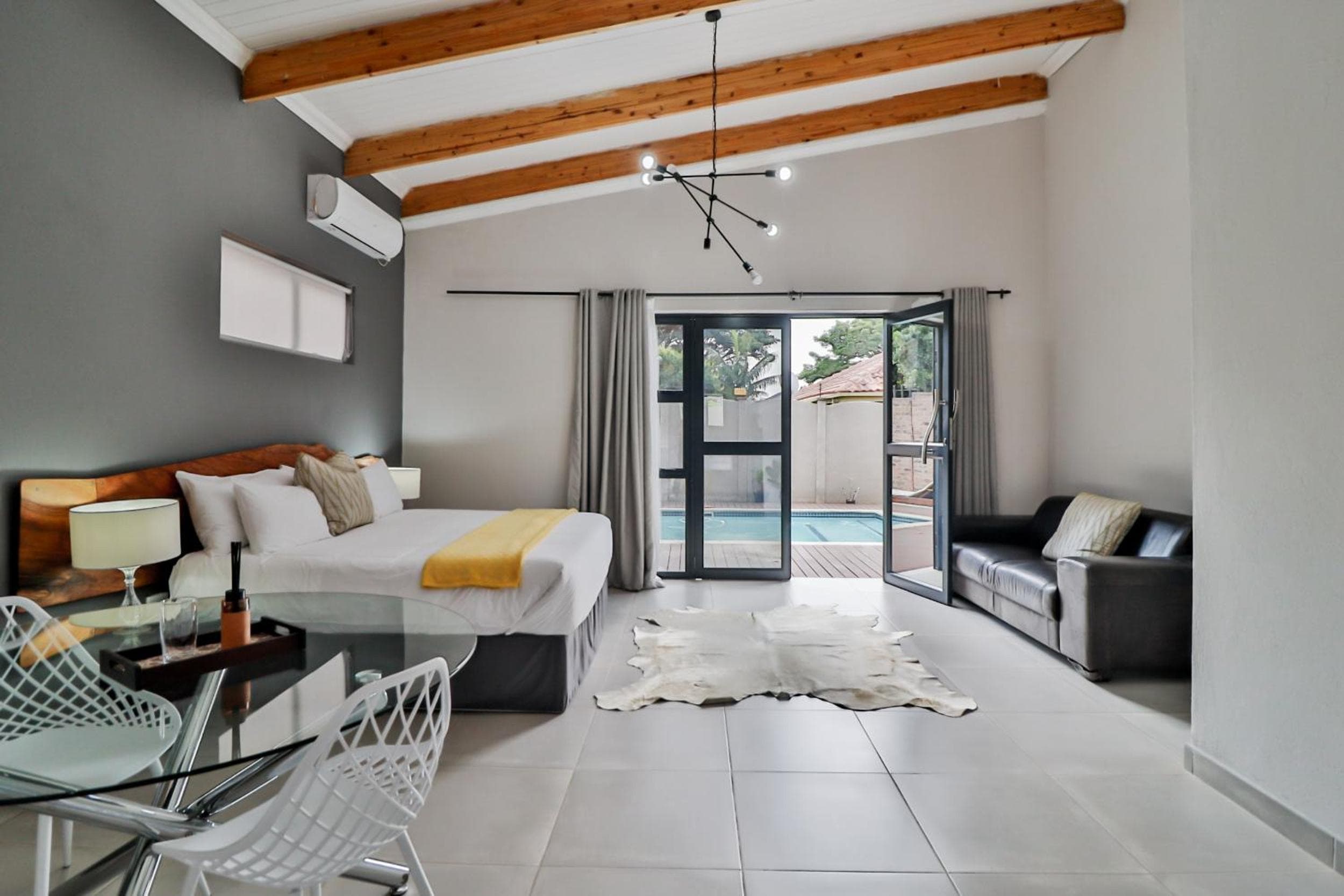 House of Bongekile 4 Bed Luxury Home 10 min from Kruger National Park, Malelane
