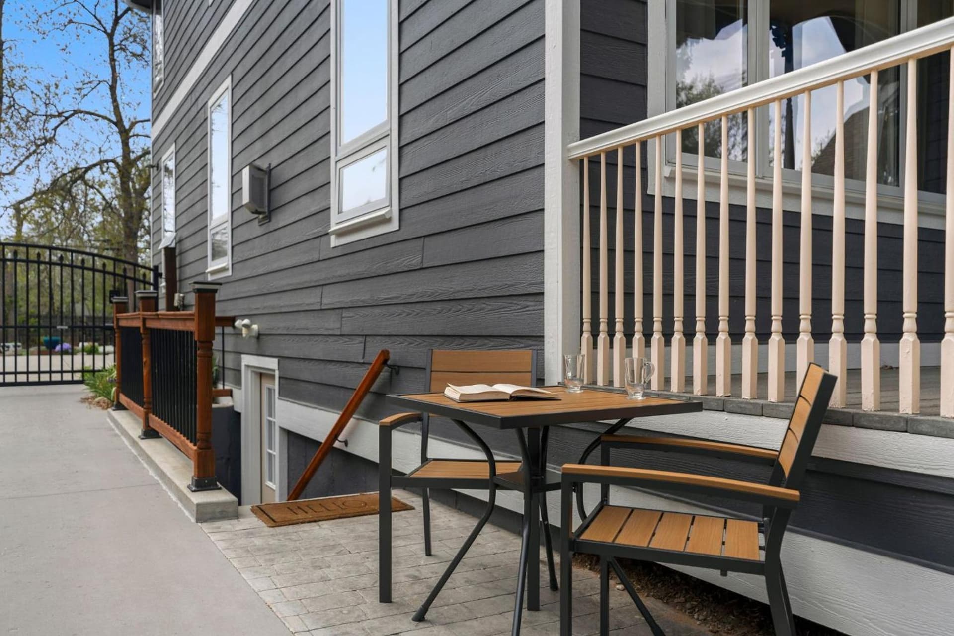 Beautiful Old Town 2 Bedroom Apartment with Bikes!