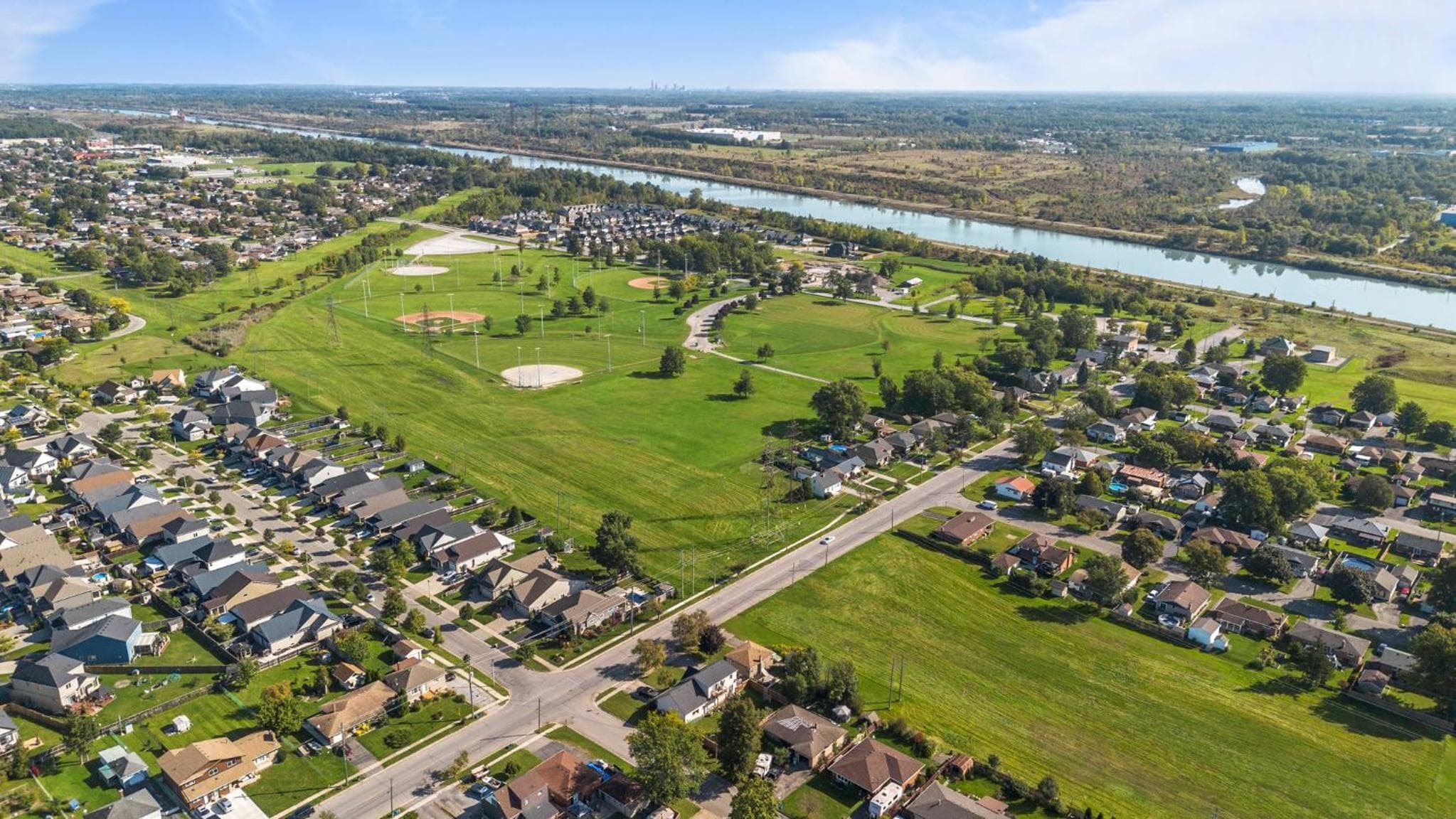The Garden Retreat in Welland, On - 1BR,Free Parking and Workspace