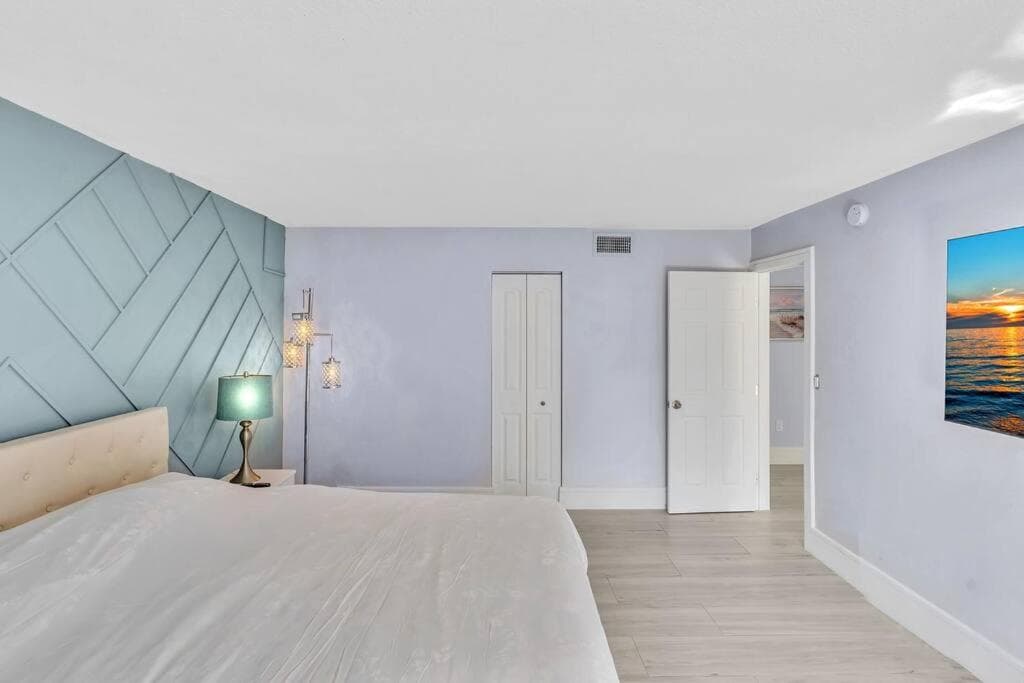 One Bedroom Steps Away From The Beach!