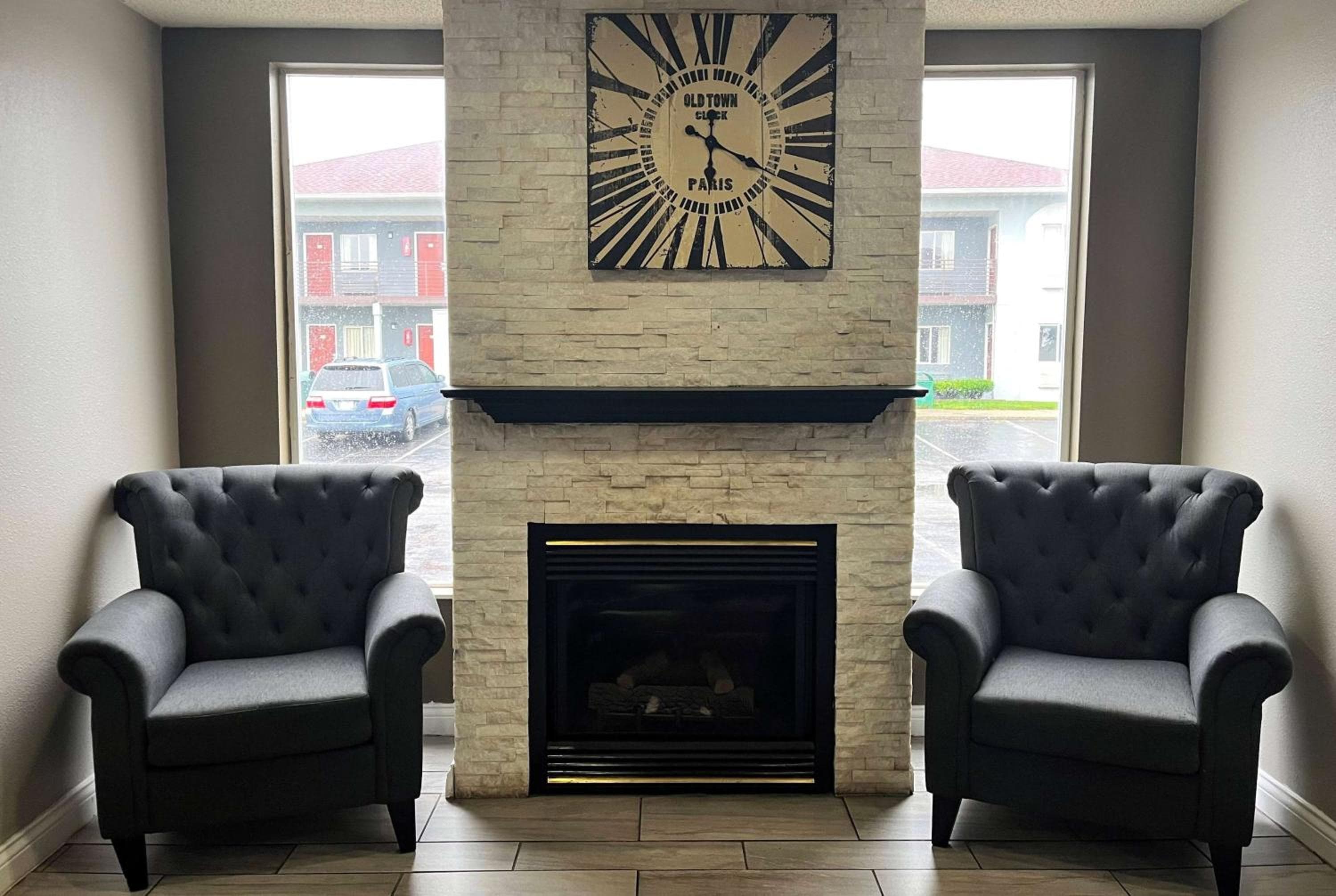 Super 8 by Wyndham Indianapolis/NE/Castleton Area