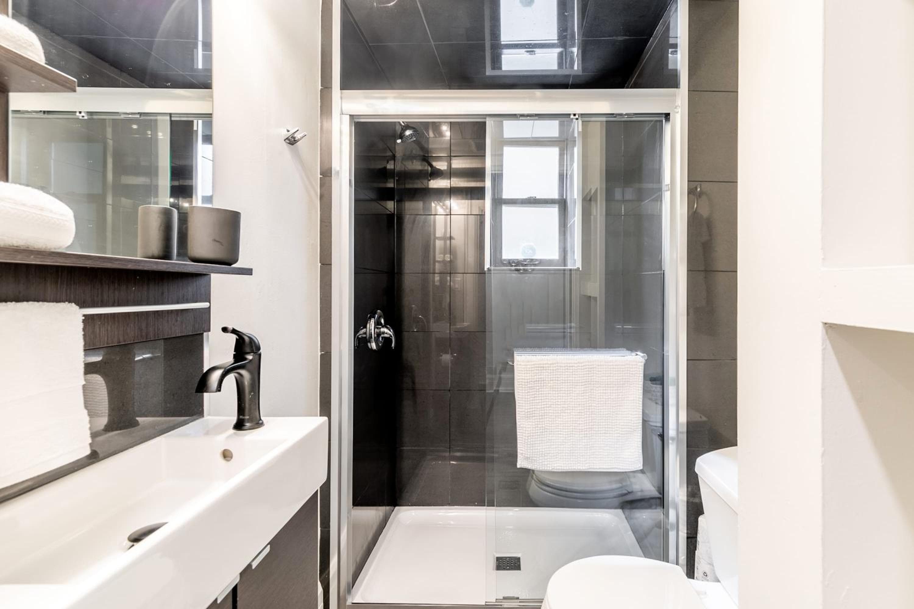 Basement Suite near Corktown Pub & GO Station