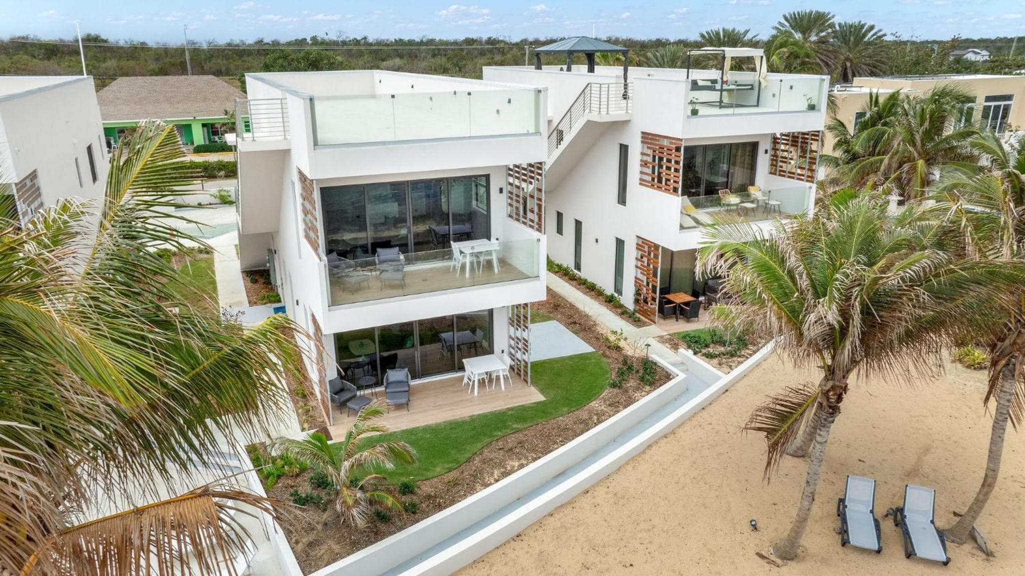 Silver Reef #4 - 2 BR LUXE Oceanfront & Pool