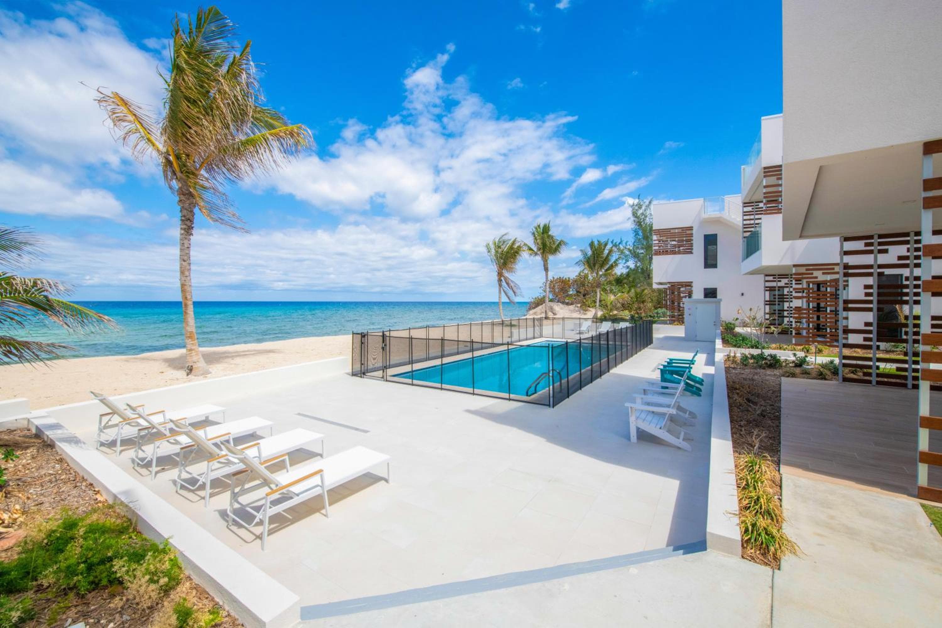 Silver Reef #4 - 2 BR LUXE Oceanfront & Pool