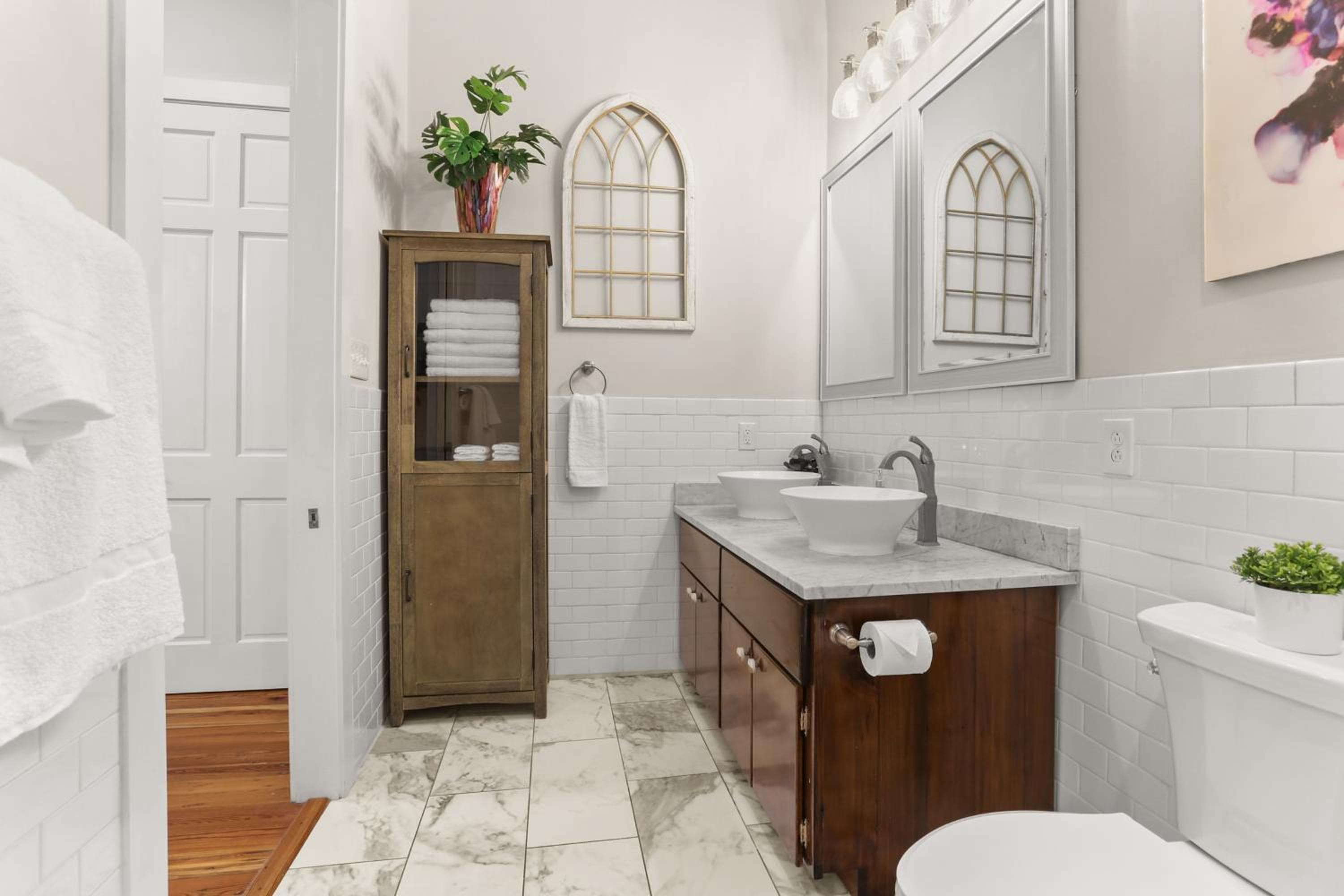 Upscale 3 Bed 2 Bath Private Home in Uptown New Orleans! Close to Magazine Street, Universities, & French Quarter