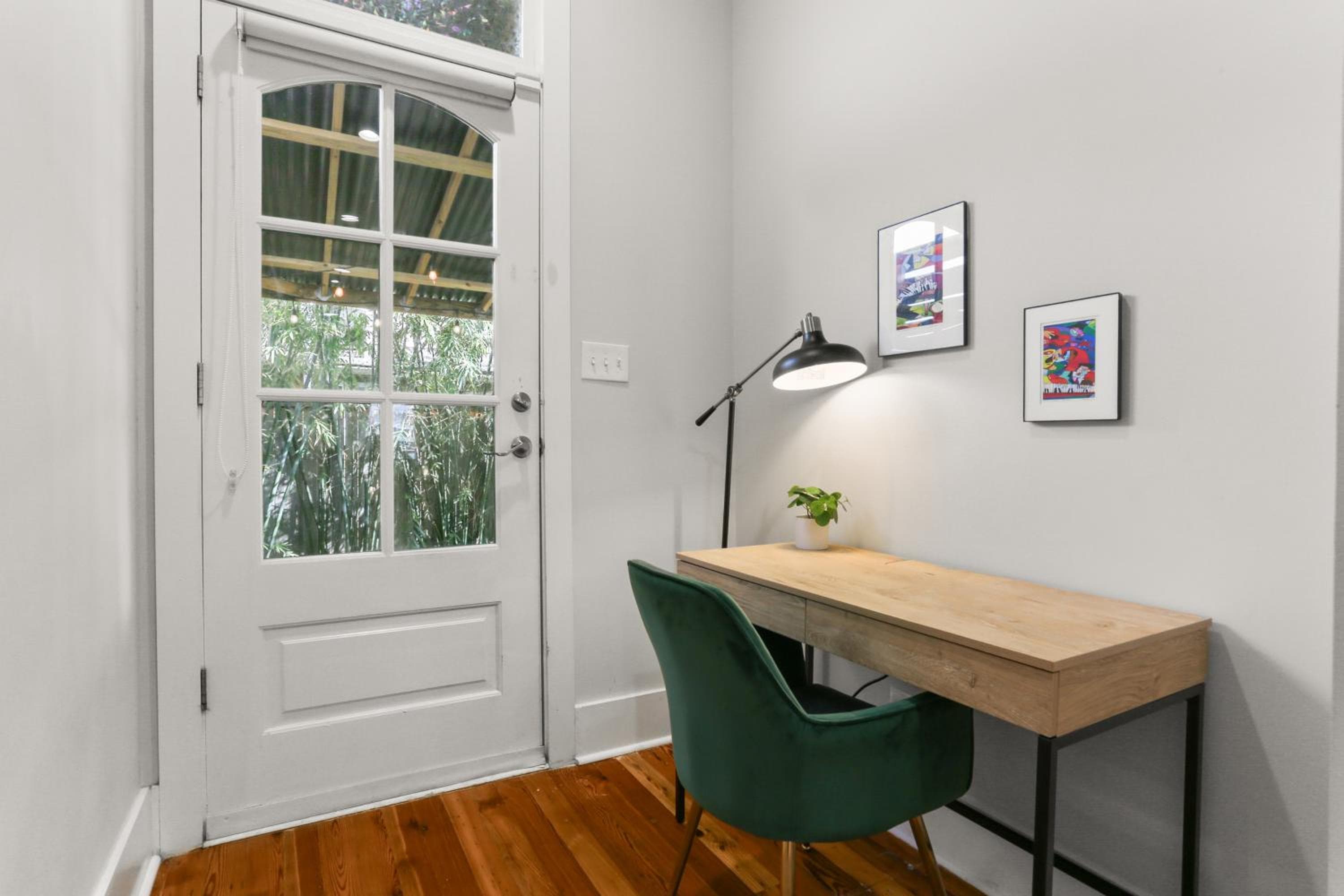 Upscale 3 Bed 2 Bath Private Home in Uptown New Orleans! Close to Magazine Street, Universities, & French Quarter