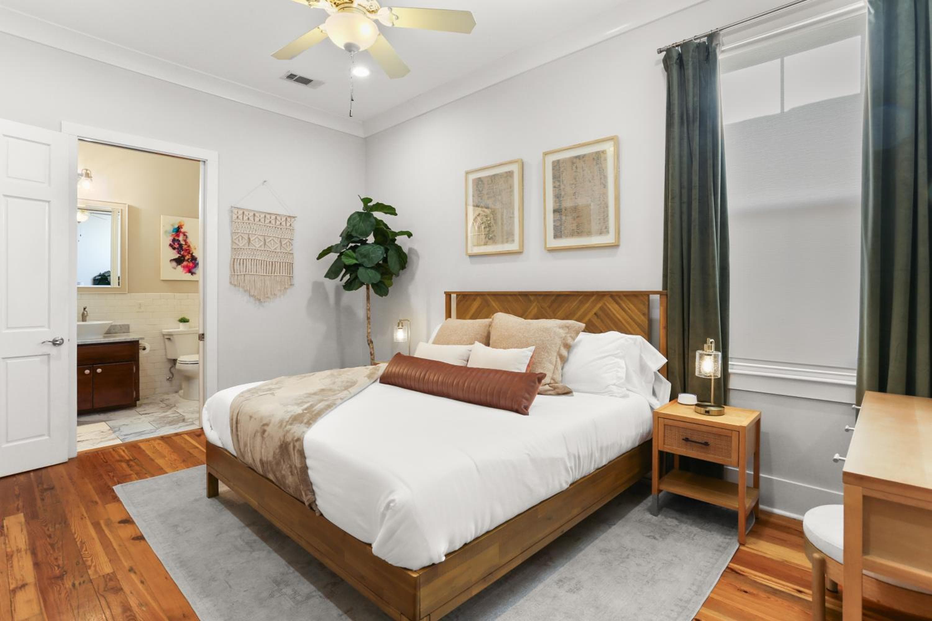 Upscale 3 Bed 2 Bath Private Home in Uptown New Orleans! Close to Magazine Street, Universities, & French Quarter