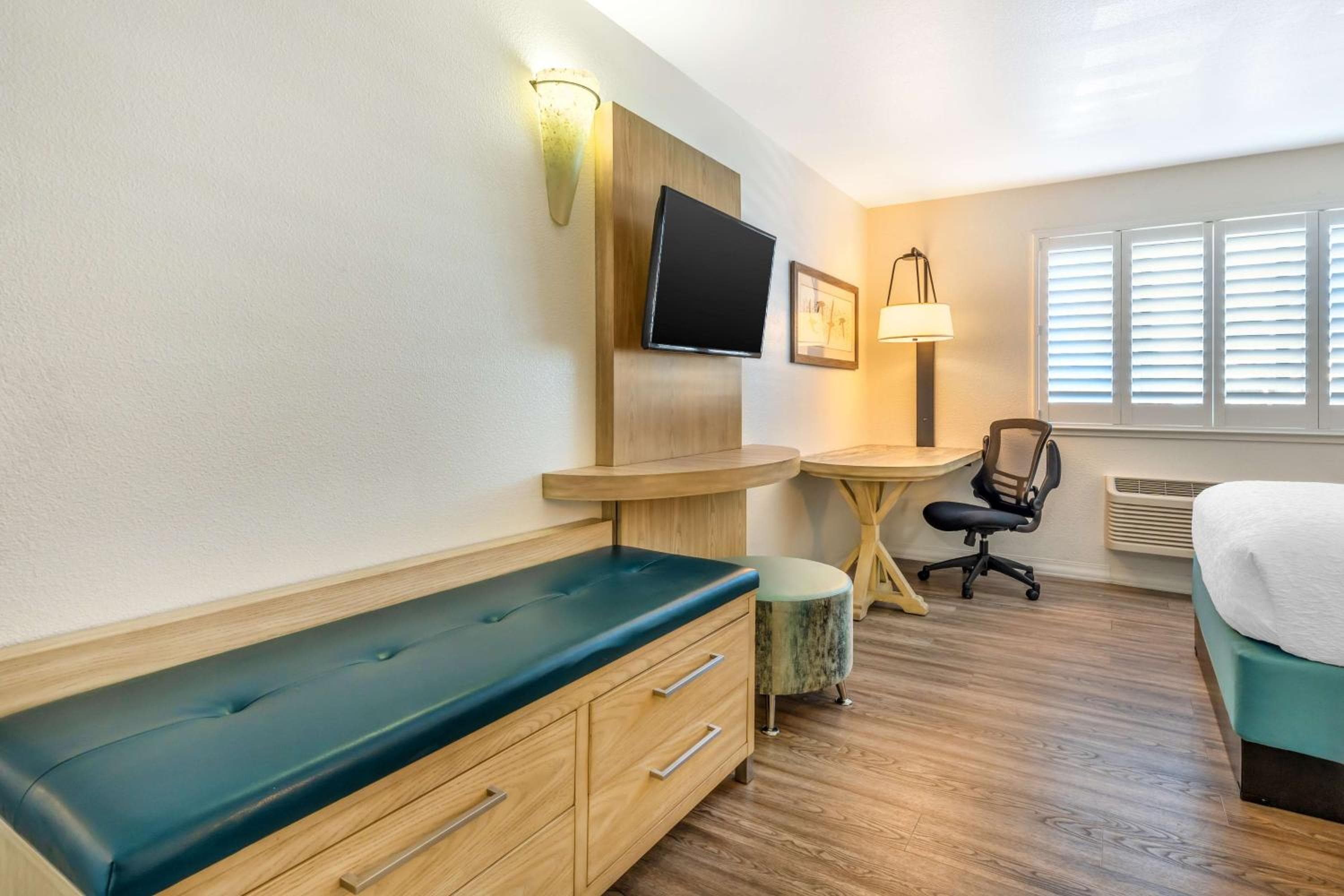 Best Western Plus Capitola By-the-Sea Inn & Suites