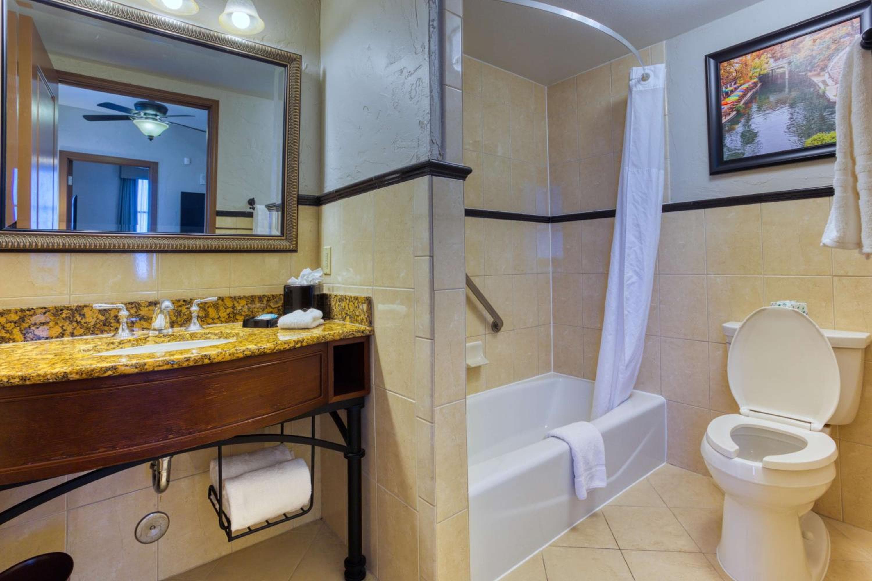 Drury Plaza Hotel San Antonio Riverwalk