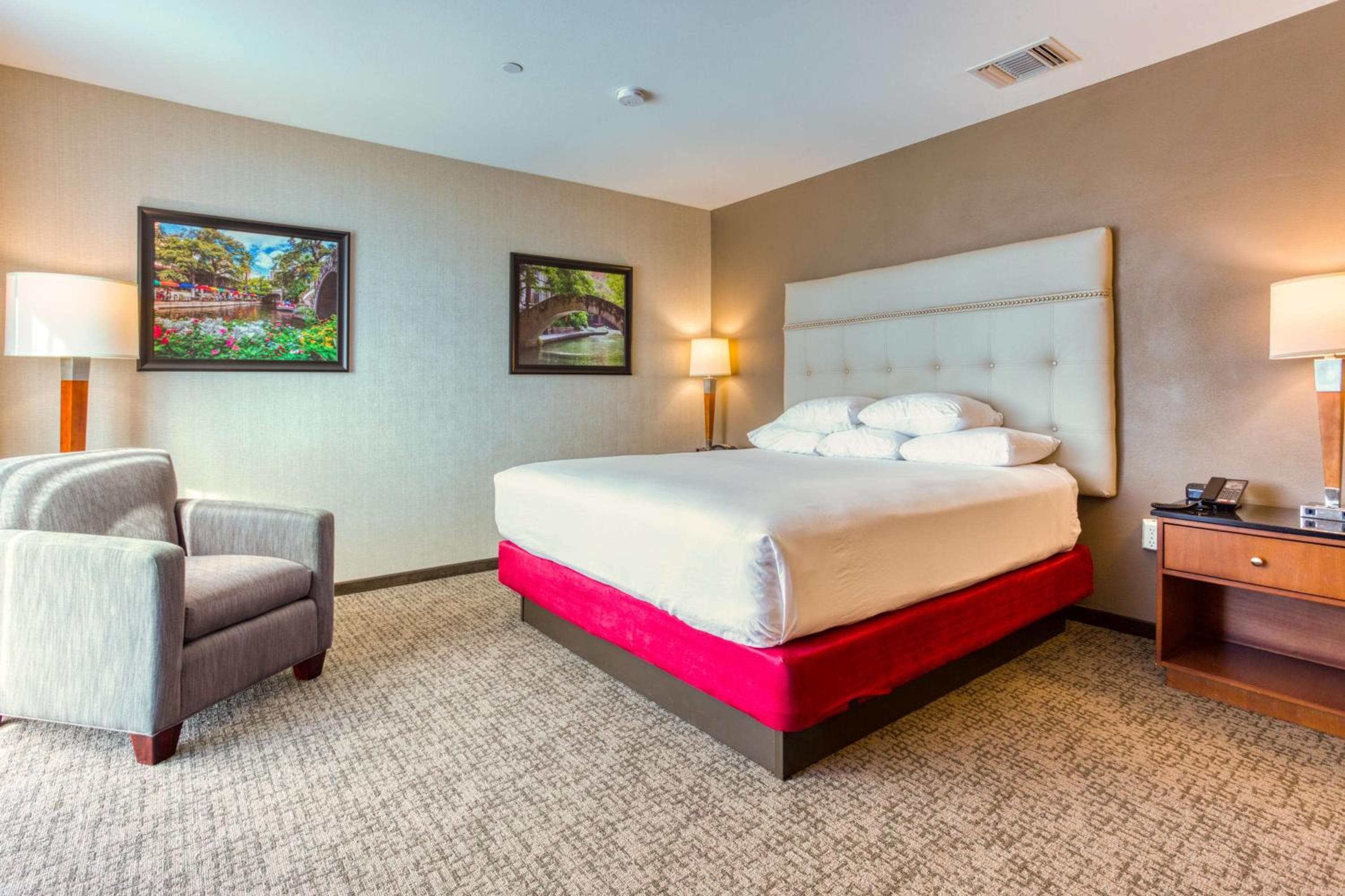 Drury Plaza Hotel San Antonio Riverwalk
