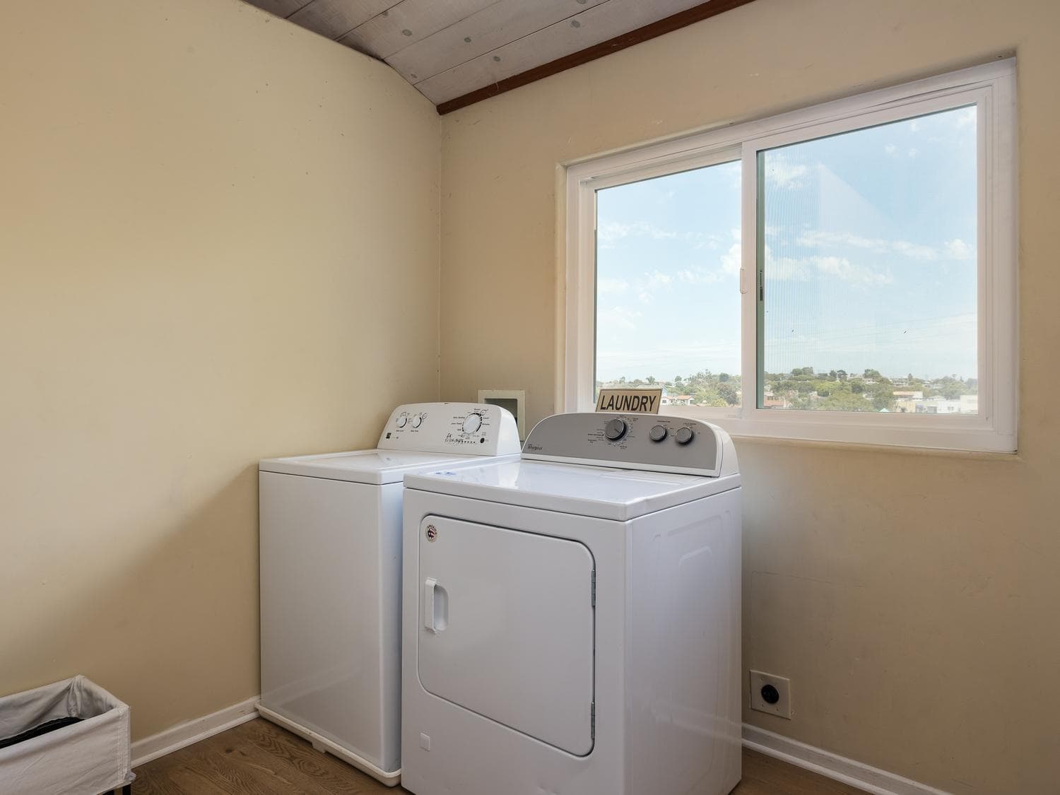 El Segundo Beach 5B4b Home, POOL Hot Tub, BEACHES, Local Town!
