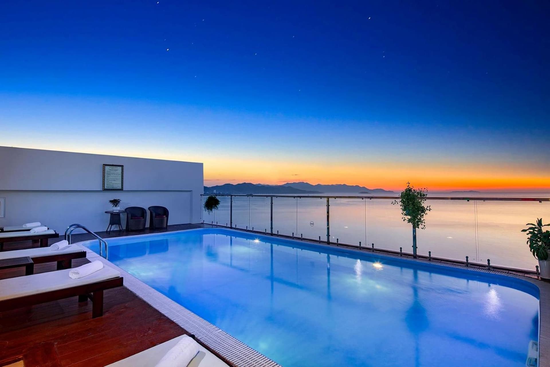 Paris Luxury Hotel & Apartment Nha Trang