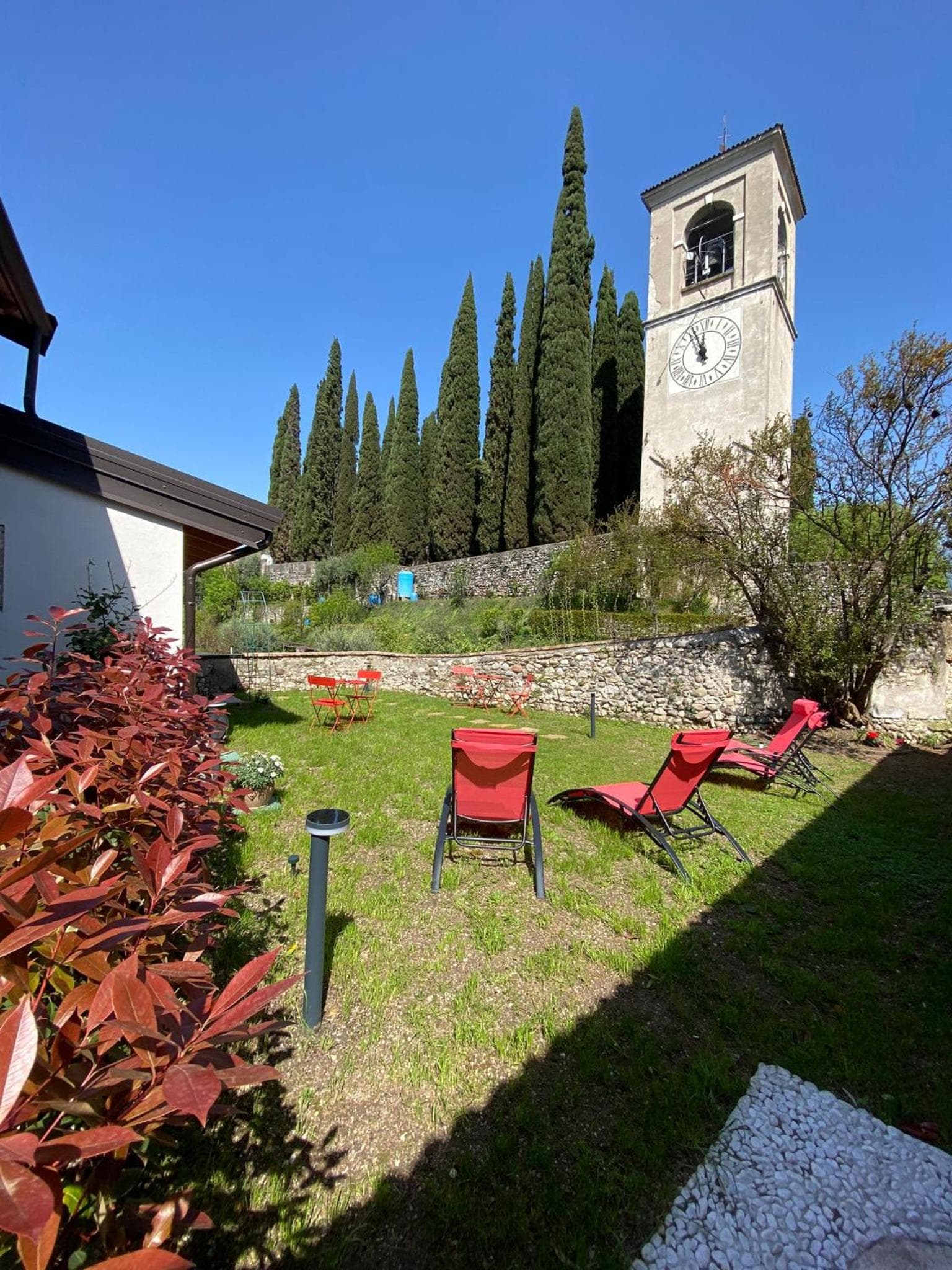 La Volpe Rossa Rooms and Apartments
