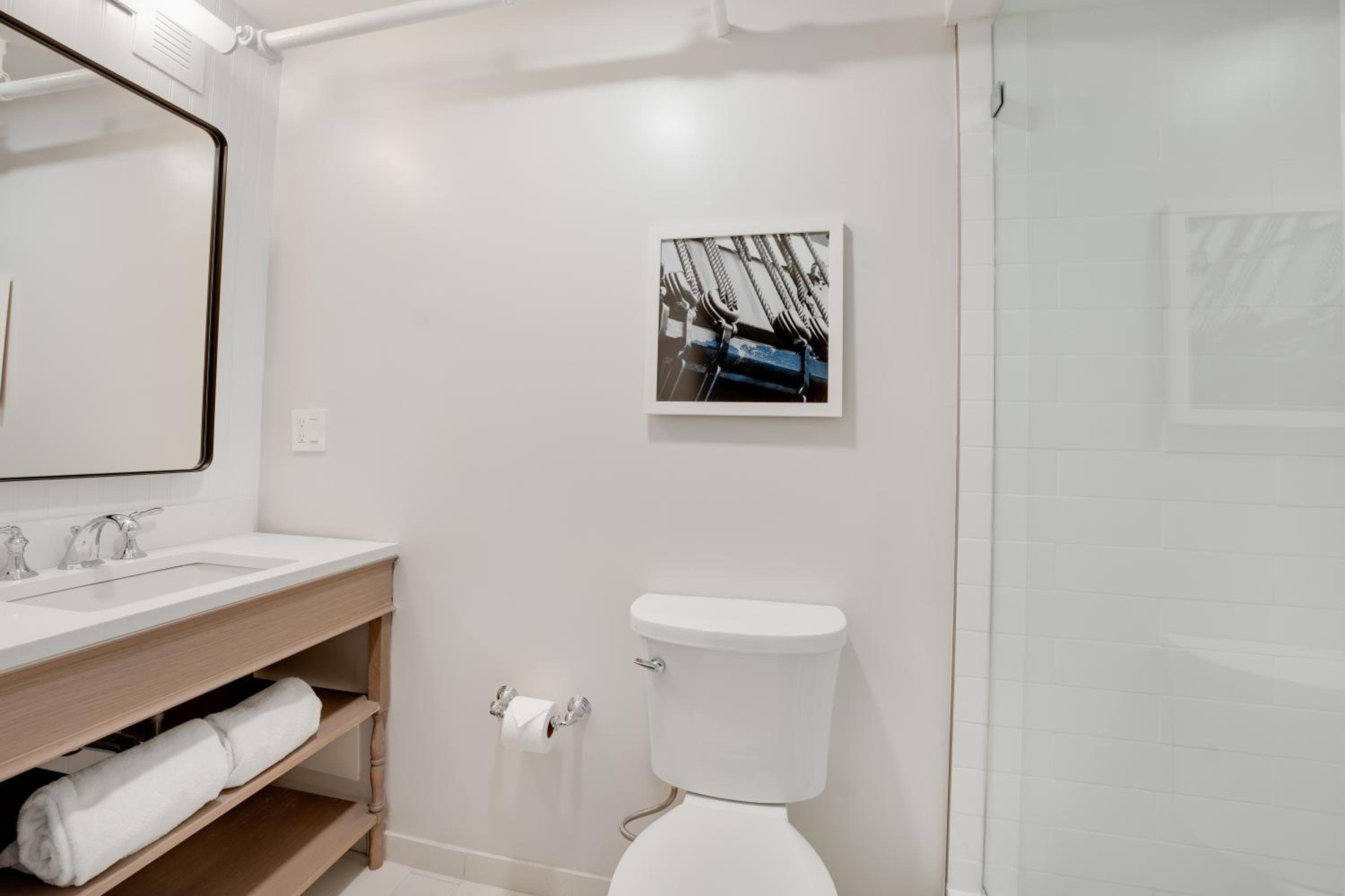 Newport Beach Hotel & Suites